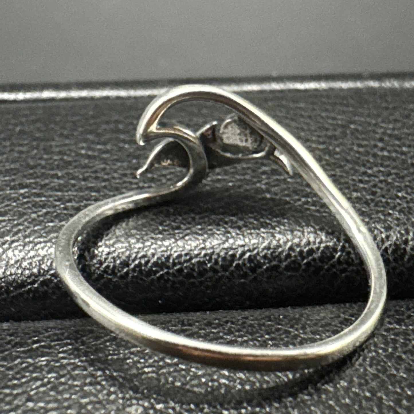 New Condition Sterling Silver Dolphin Wave Ring 925 Size 7 T29