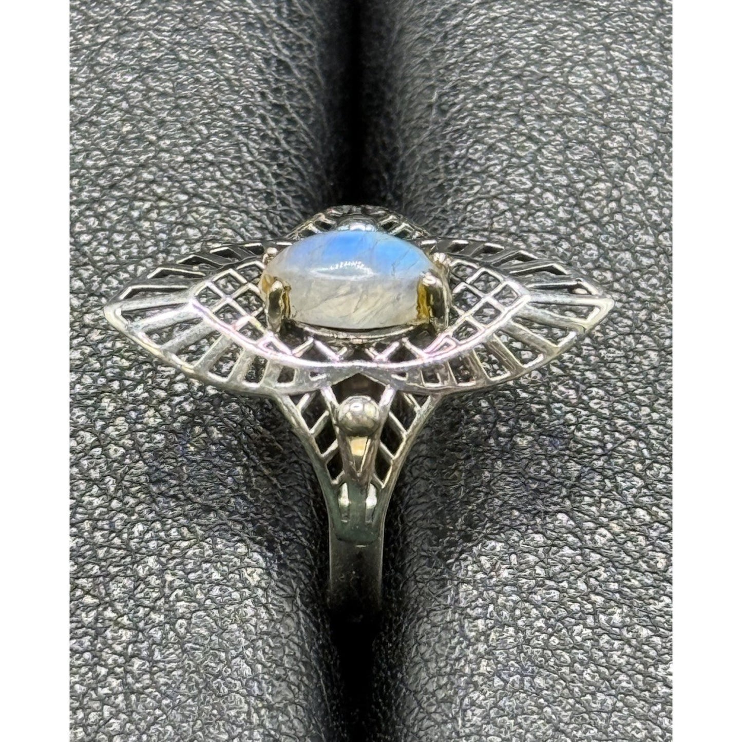 EUC Sterling Silver Genuine Moonstone Filigree Ring Size 7.00 Q21