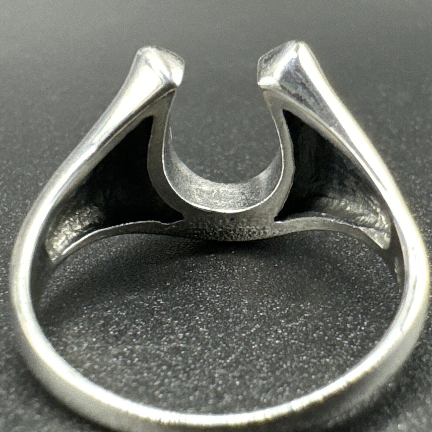 New Condition Sterling Silver White Buffalo Horseshoe Luck Ring 925 Size 8.50