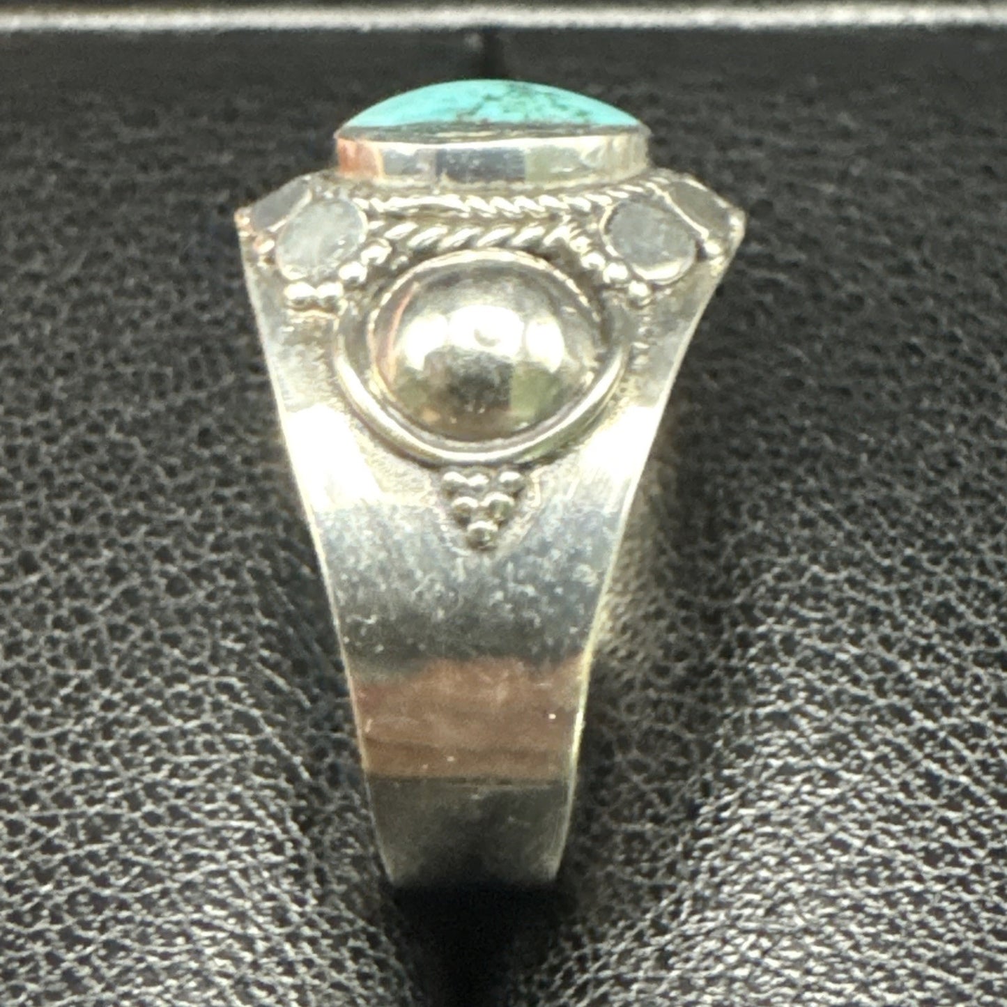 New Condition Sterling Silver Bali style Turquoise Ring Size 7