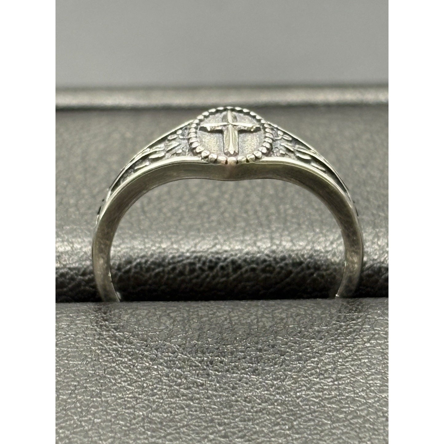 New Condition Sterling Silver Cross Tree Ring Size 7
