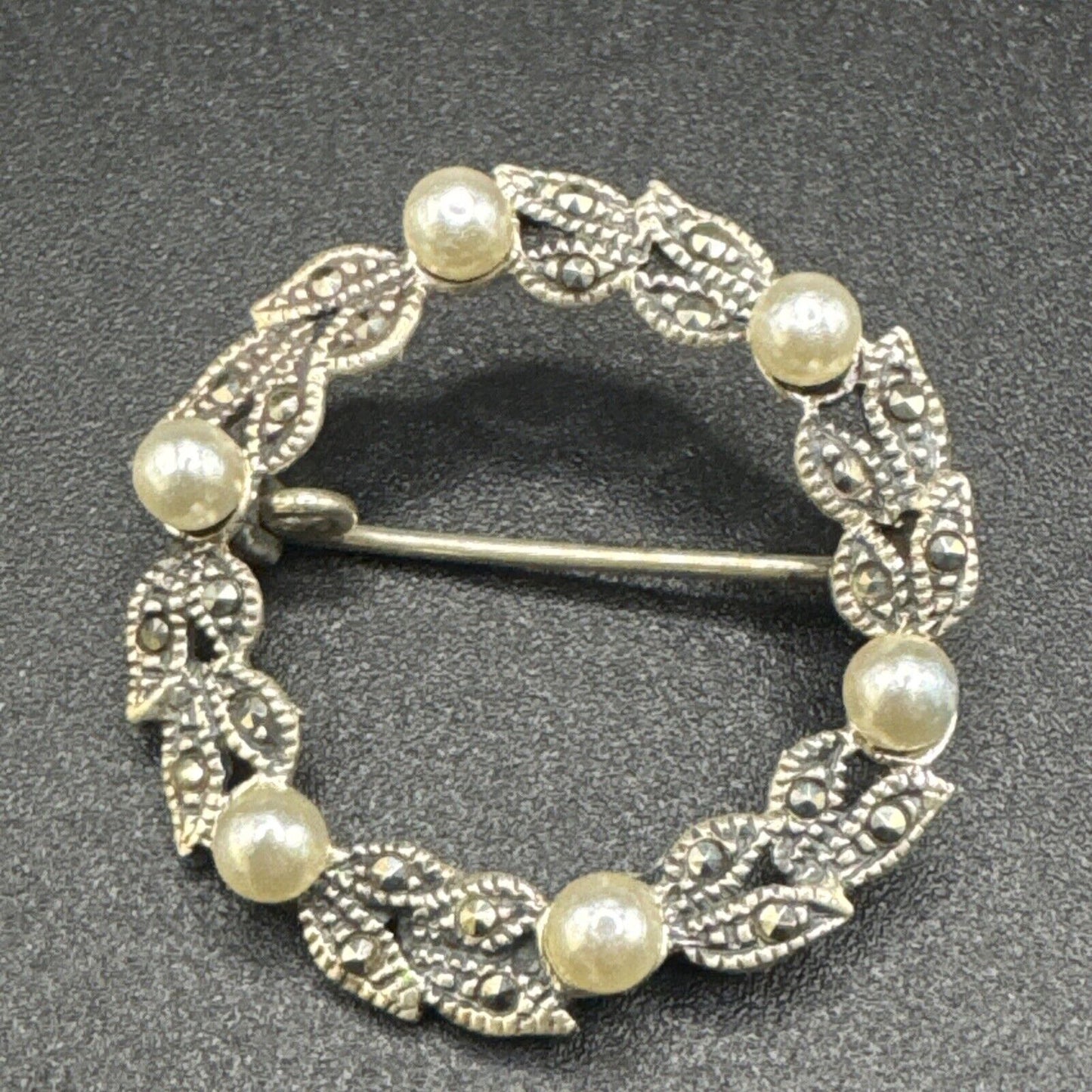 Vintage Sterling Silver Genuine Pearl Marcasite Wreath Brooch Pin 925 N1