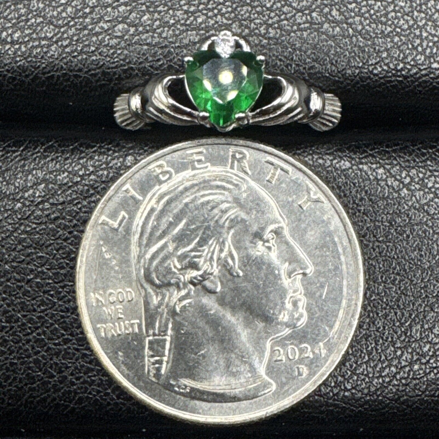 New Condition Sterling Silver Green CZ Claddagh Ring 925 Size 7