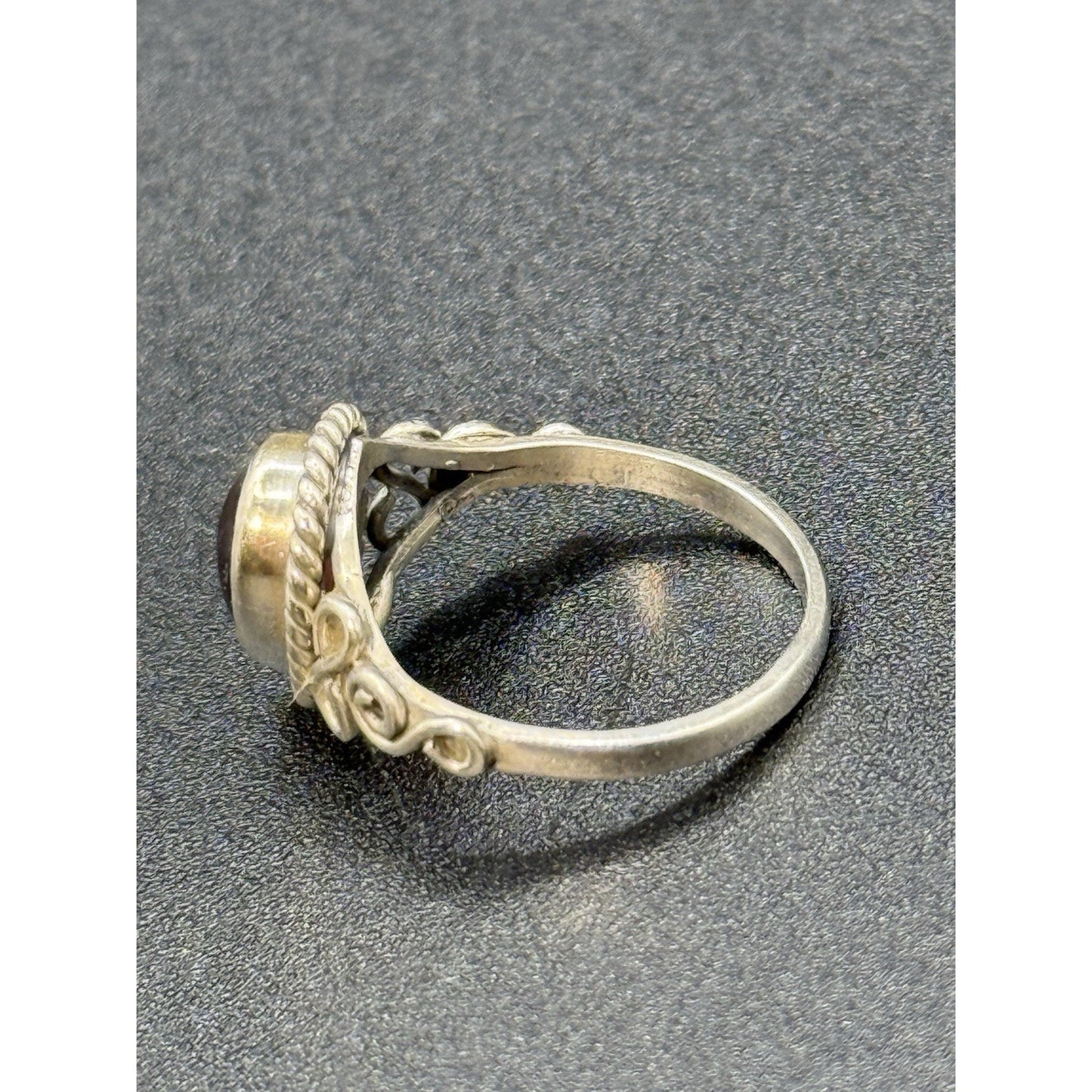 Excellent Used Condition Sterling Silver Genuine Garnet Ring Size 7.00 925 P19