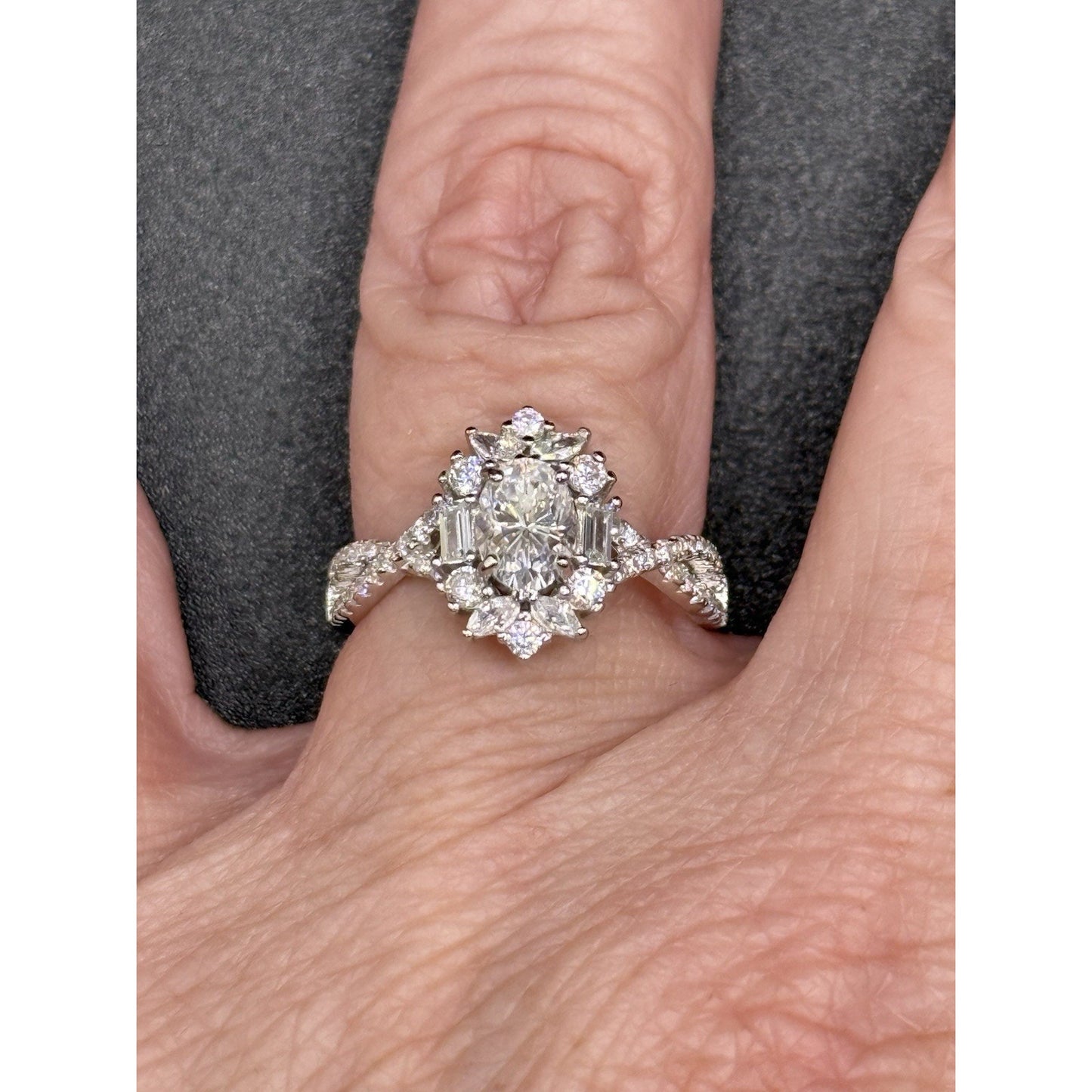 New Condition Sterling Silver Moissanite Oval Center Stone Ring Size 7.00 GRA