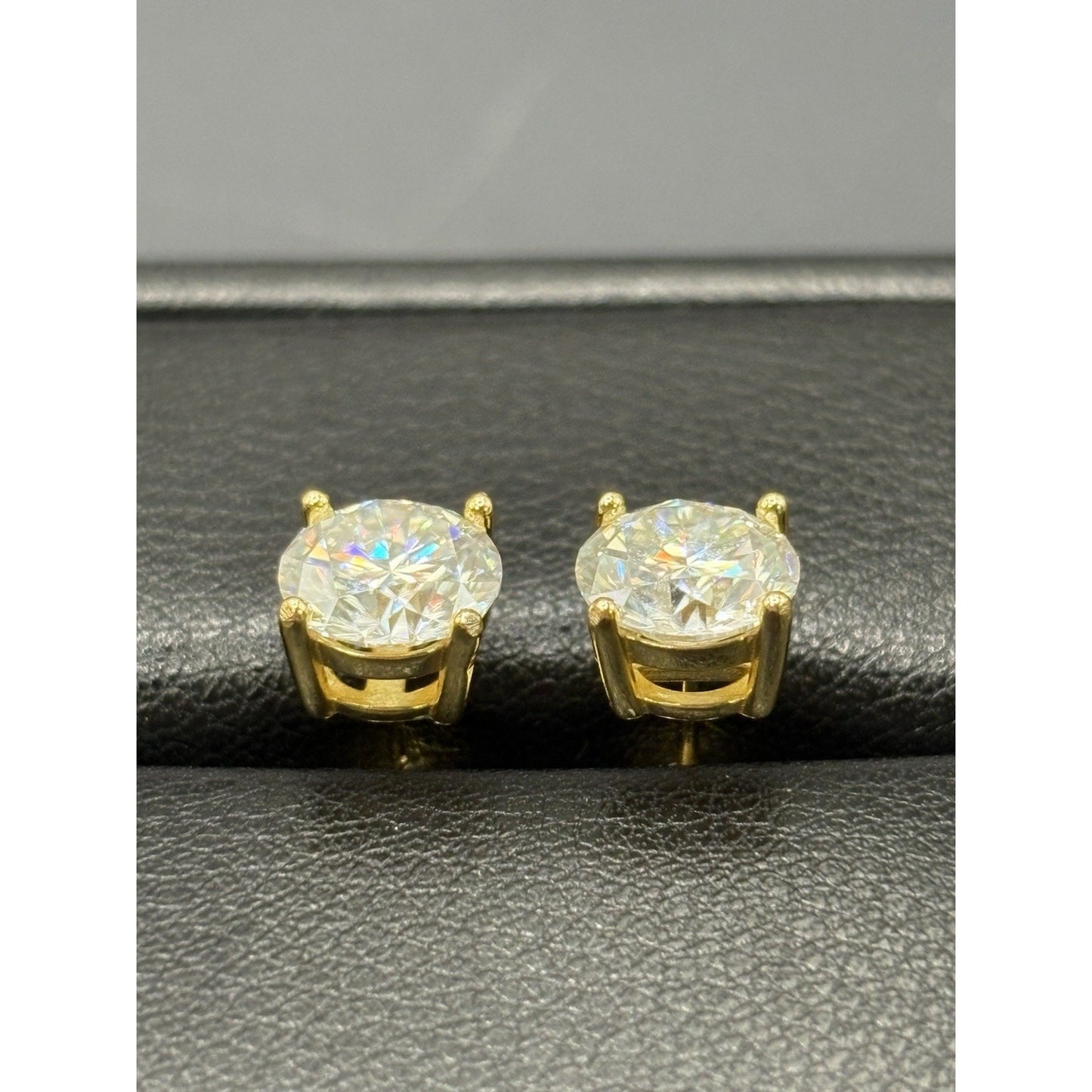 New Condition Sterling Silver 4 Carat Total Moissanite Stud Earrings GRA W29