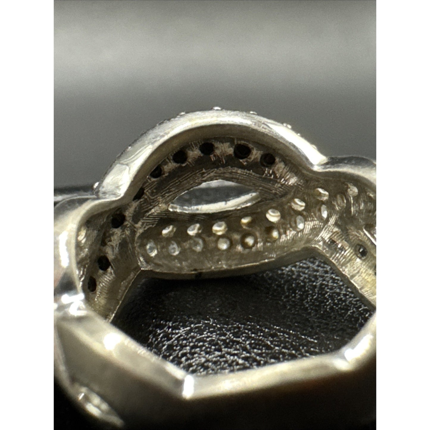 Sterling Silver Black White CZ Wavelength Ring 925 Size 4.5 R07
