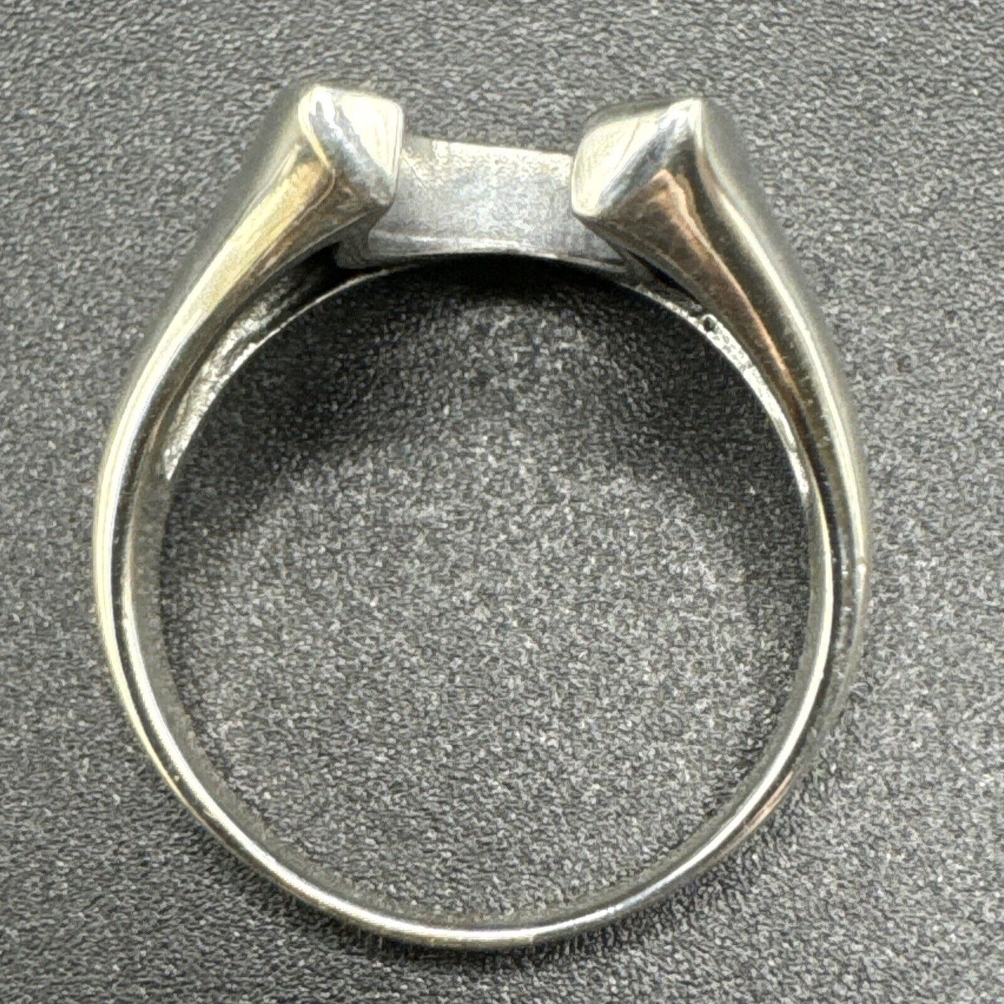 New Condition Sterling Silver Onyx Horseshoe Good Luck Ring 925 Size 9.5