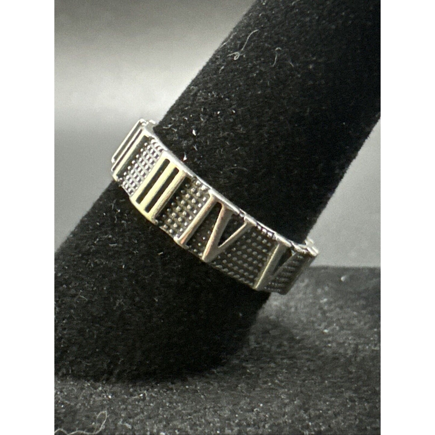 New Condition Sterling Silver Roman Numerals Band Ring 925 Size 6.5