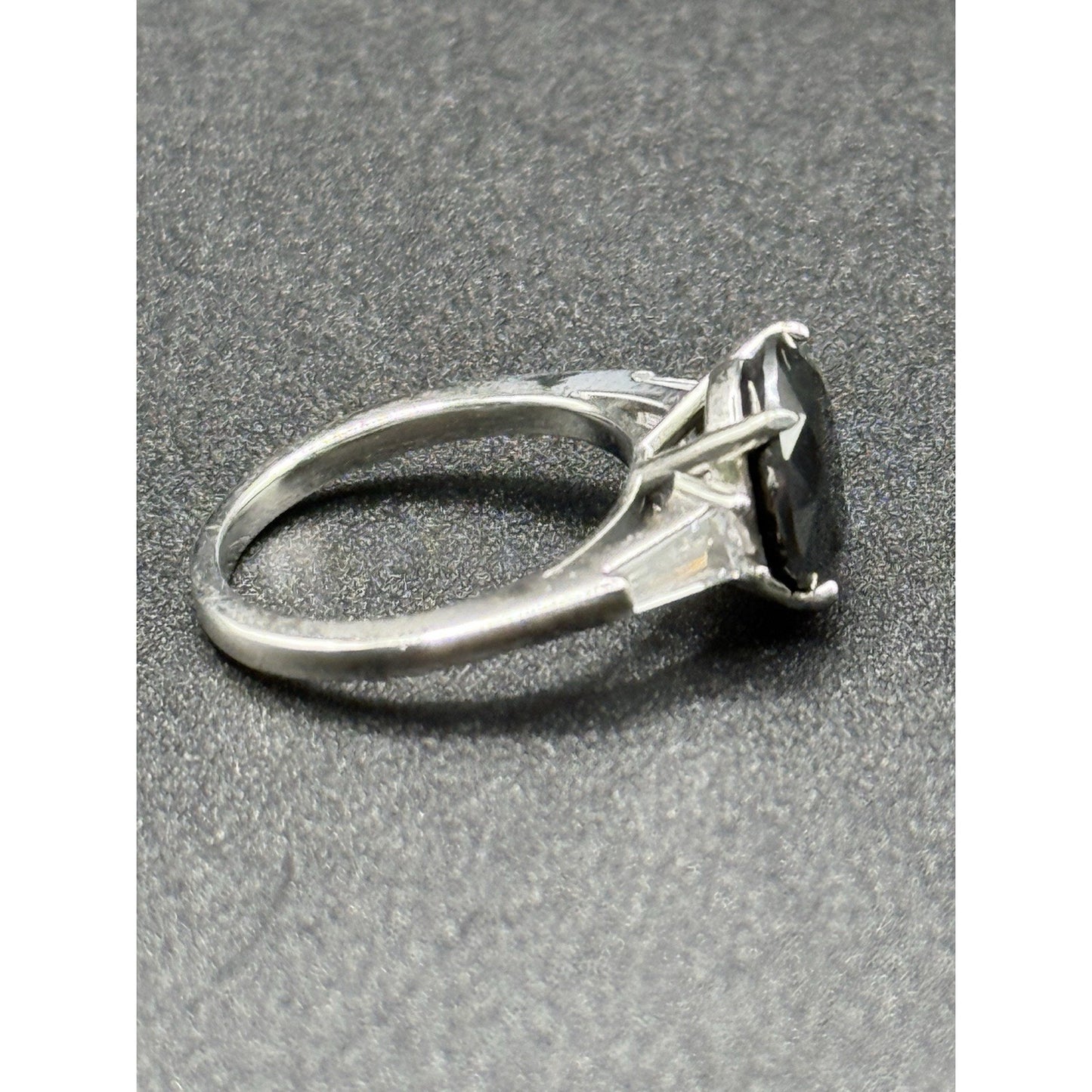 New Condition Sterling Silver Black 5 carat Moissanite Ring Size 7.00 GRA P18