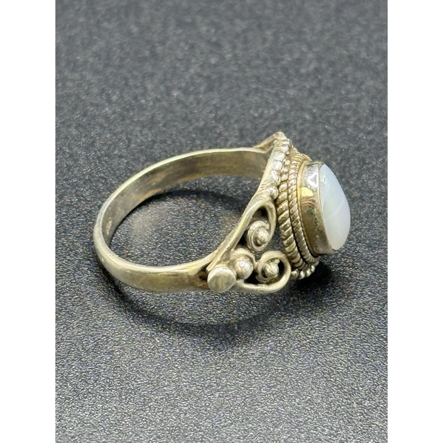 EUC Sterling Silver Genuine Pearl Cabachon Bezel Ring Size 6.00 925 Q21