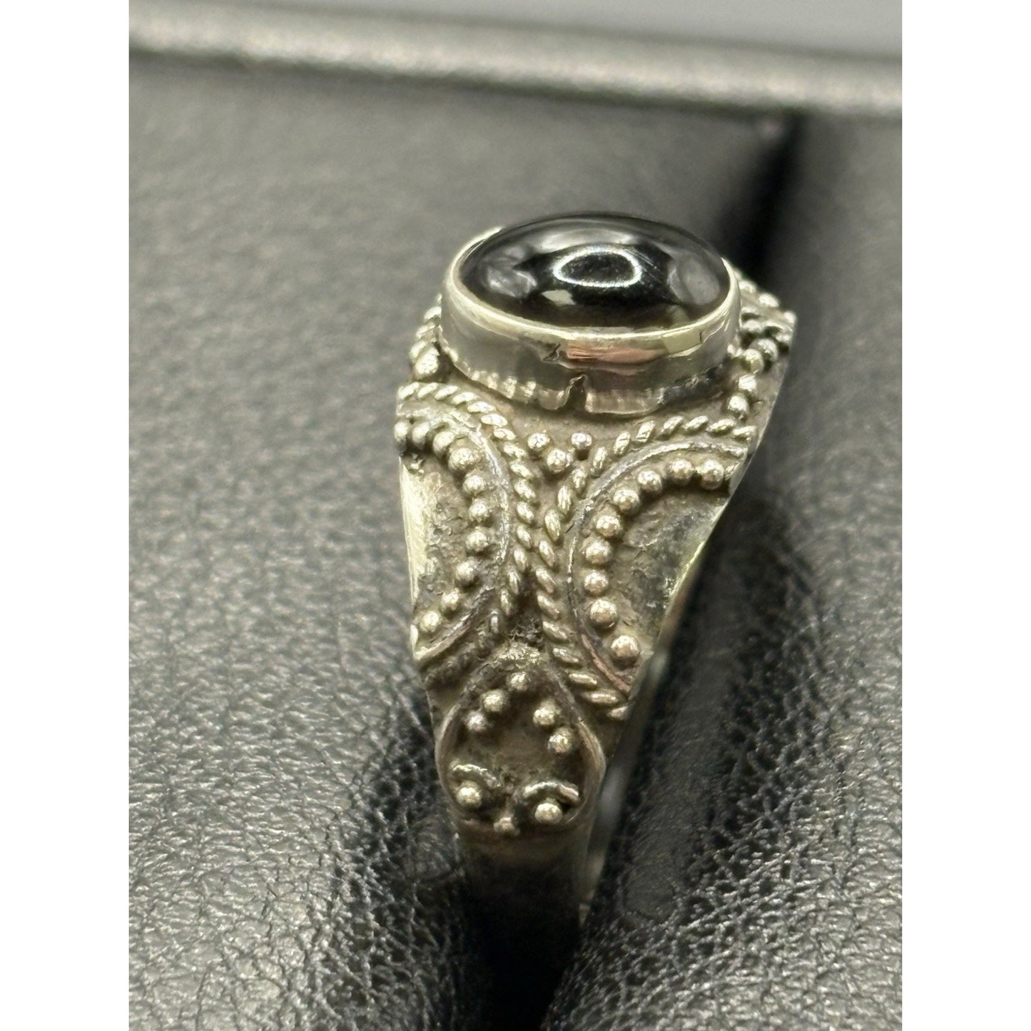 New Condition Sterling Silver Onyx Bali Style Ring Size 7