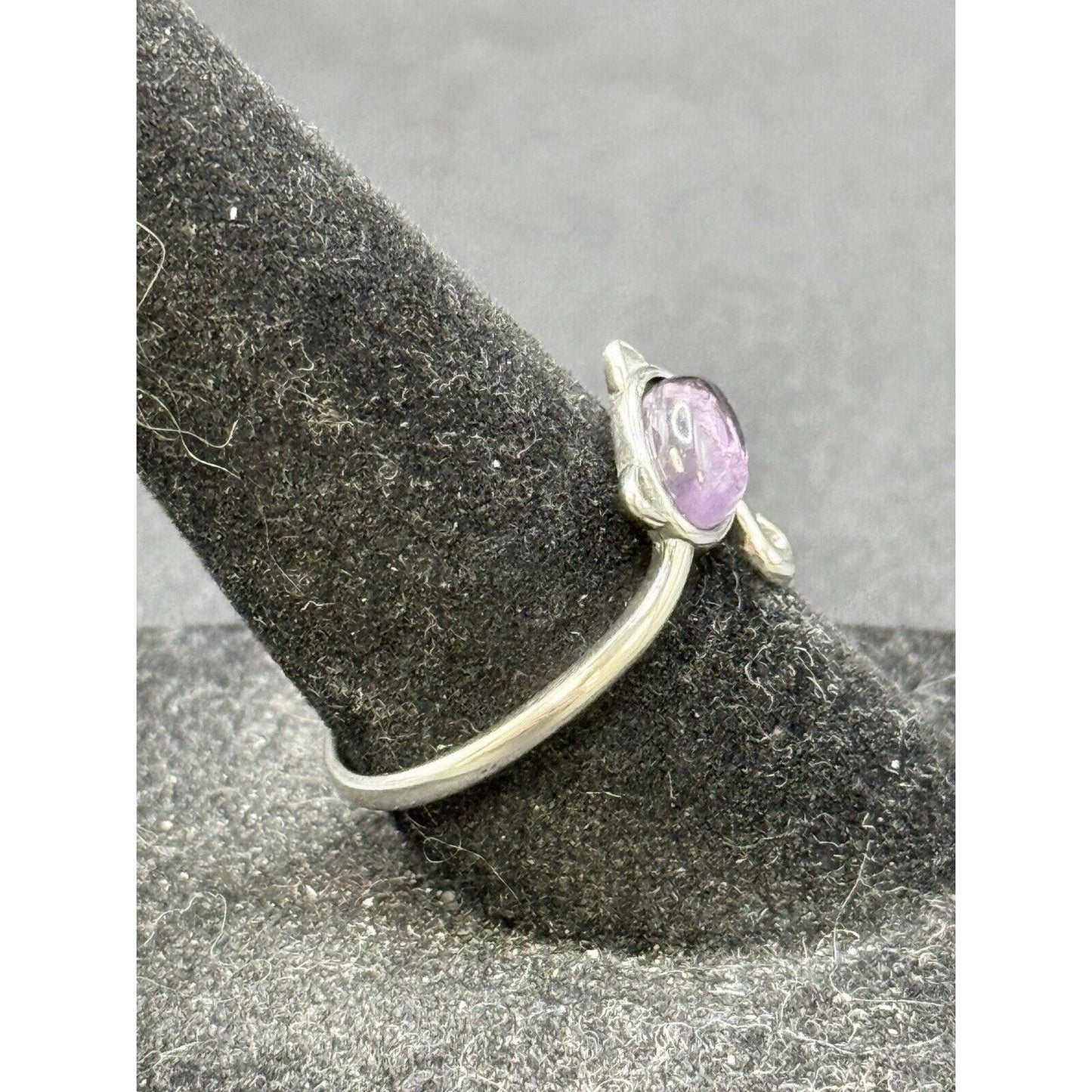 New Condition Sterling Silver Genuine Amethyst Cat Ring Size 7.00
