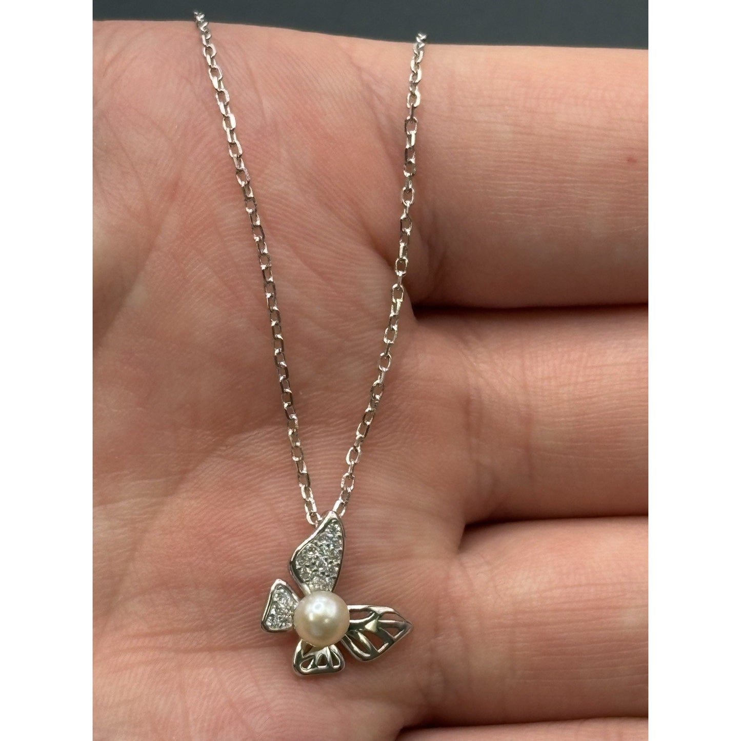 NewCondition SterlingSilver CubicZirconia Butterfly Dainty Pearl Necklace