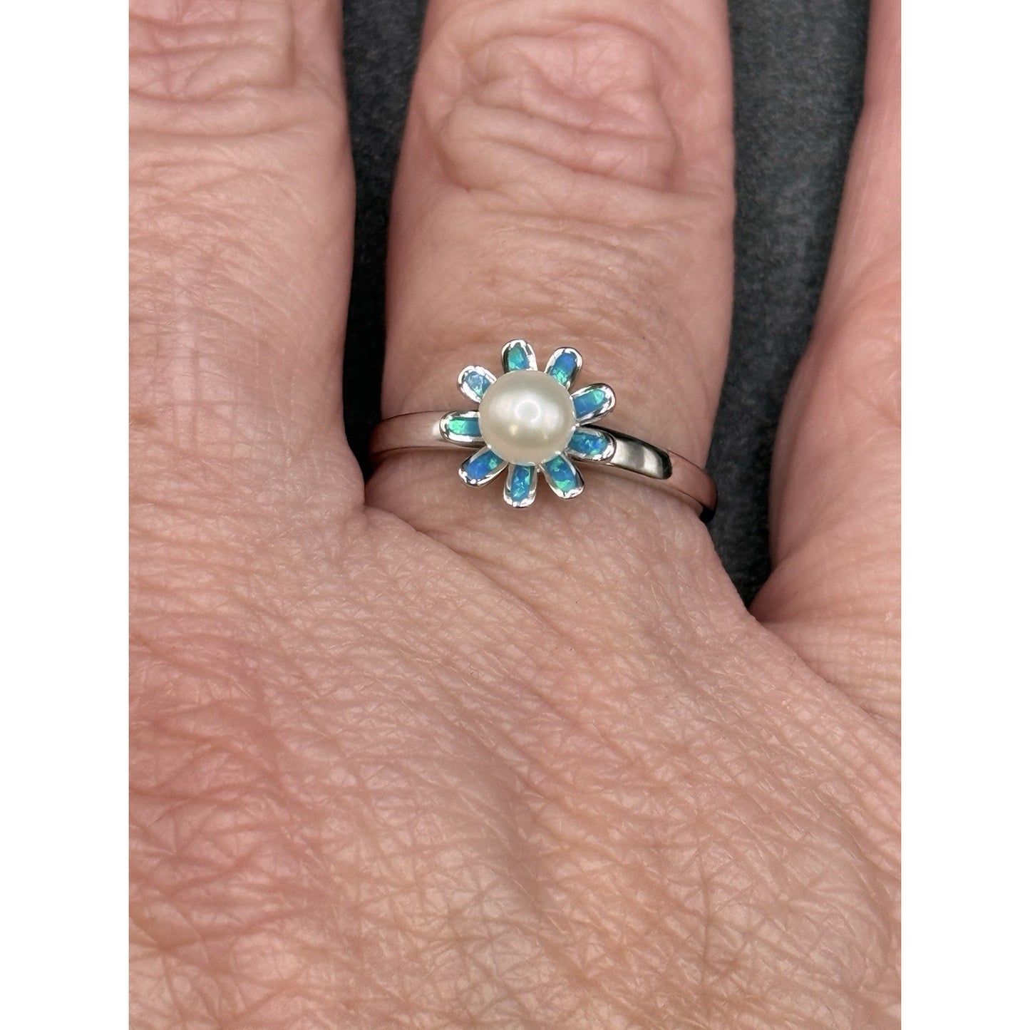 New Condition Sterling Silver Genuine Pearl Lab Opal Flower Ring Size 7.00