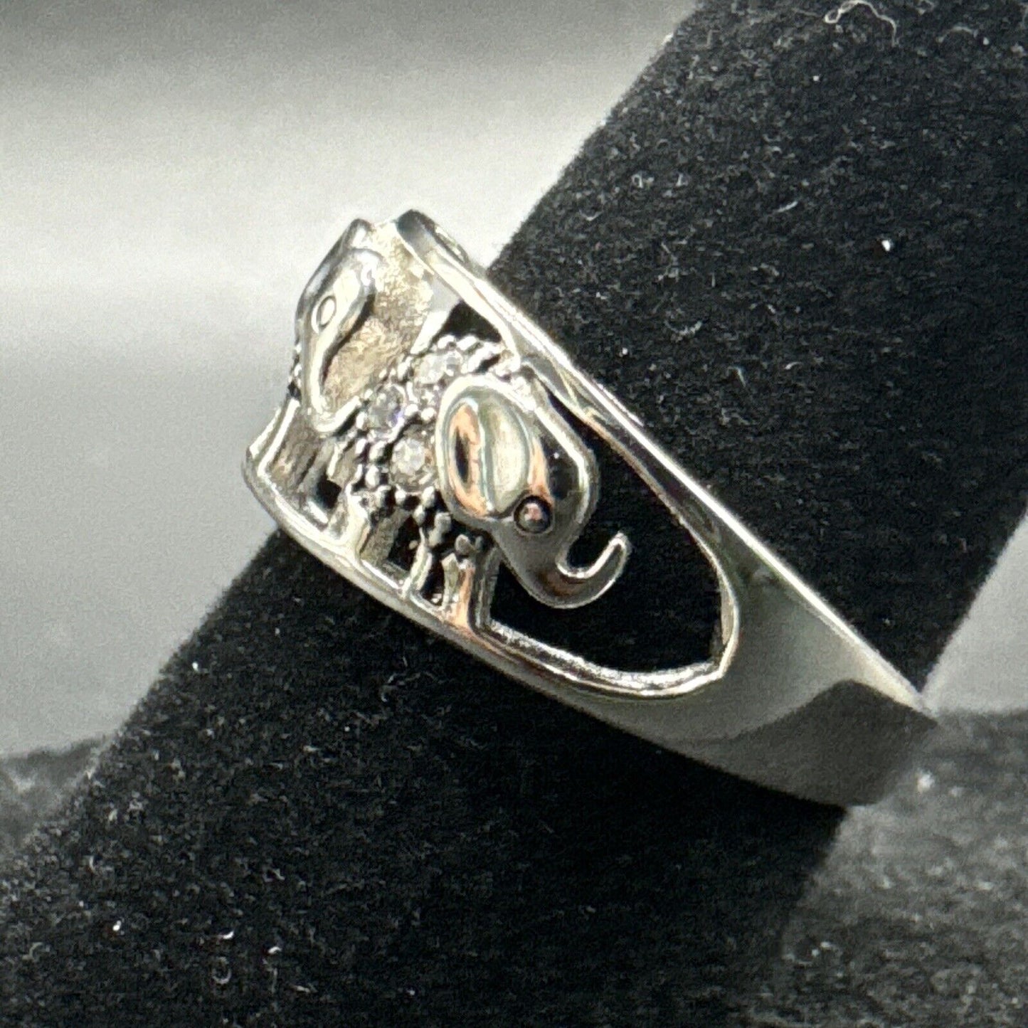 New Condition Sterling Silver CZ Marching Elephants Ring 925 Size 7