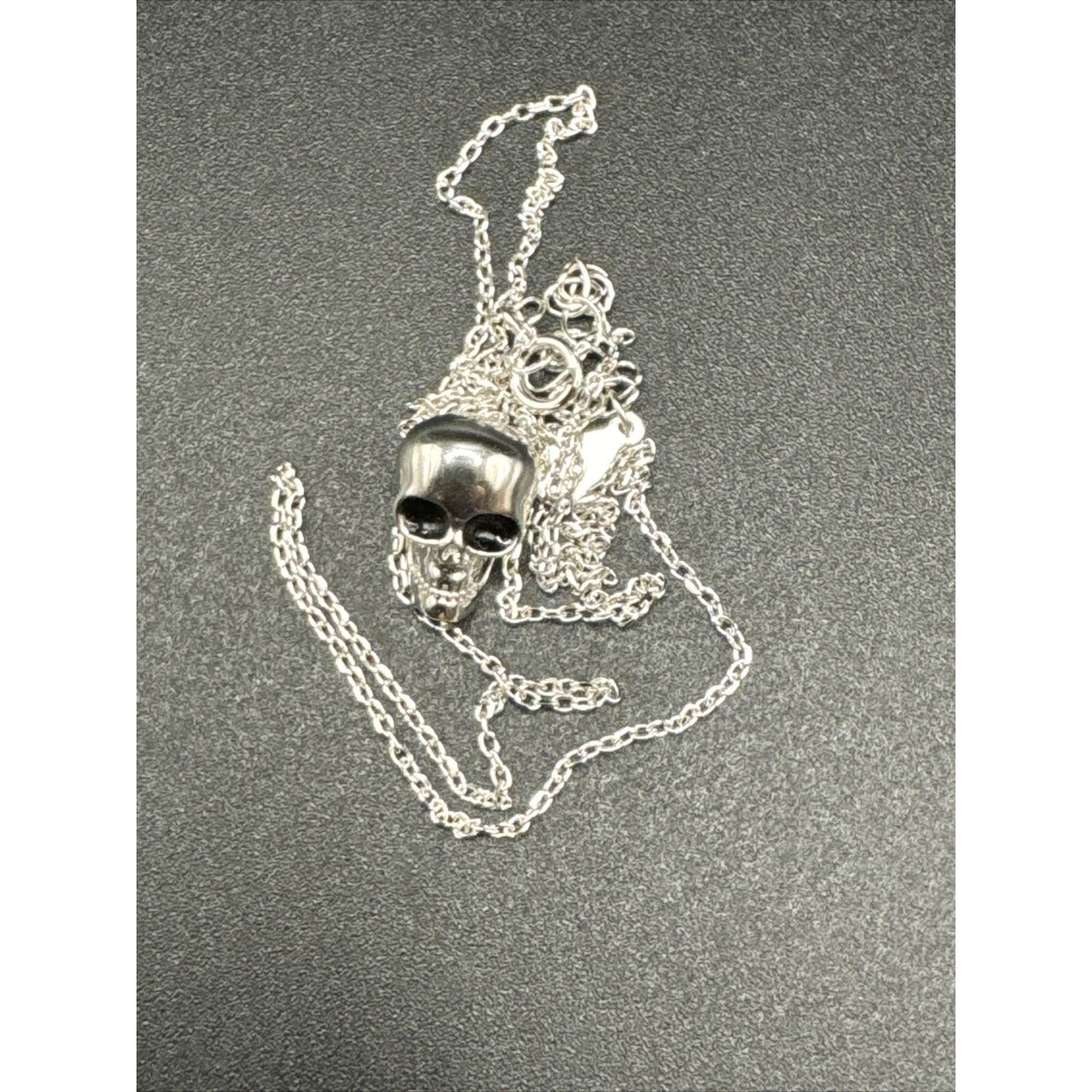 18” New Condition Sterling Silver Dainty Skull Pendant Necklace 925