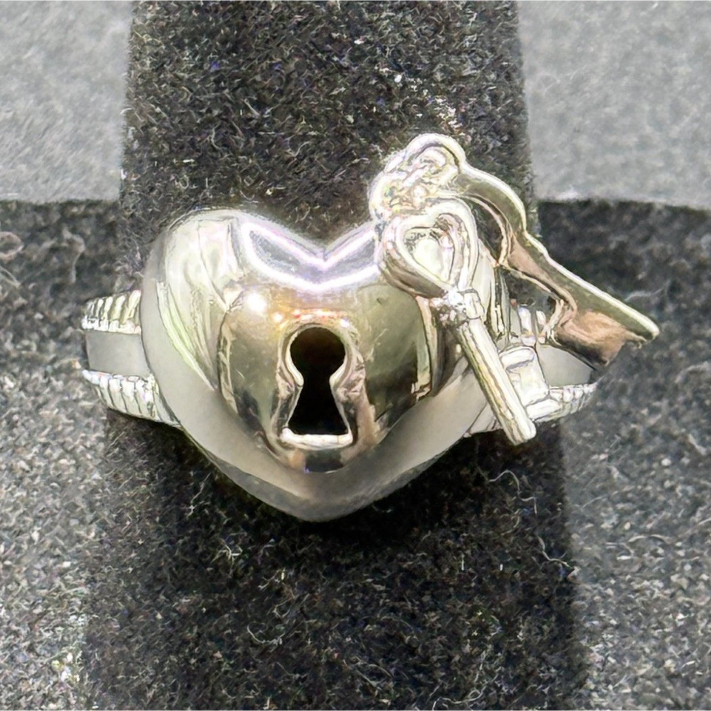 New Condition Sterling Silver Heart Locket Key Ring Size 7.00