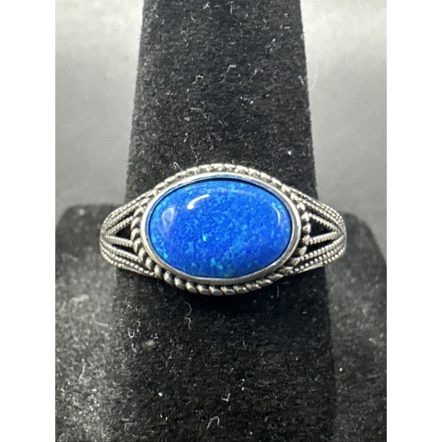 New Condition Sterling Silver Side Cabachon Lab Blue Opal Ring 925 Size 7