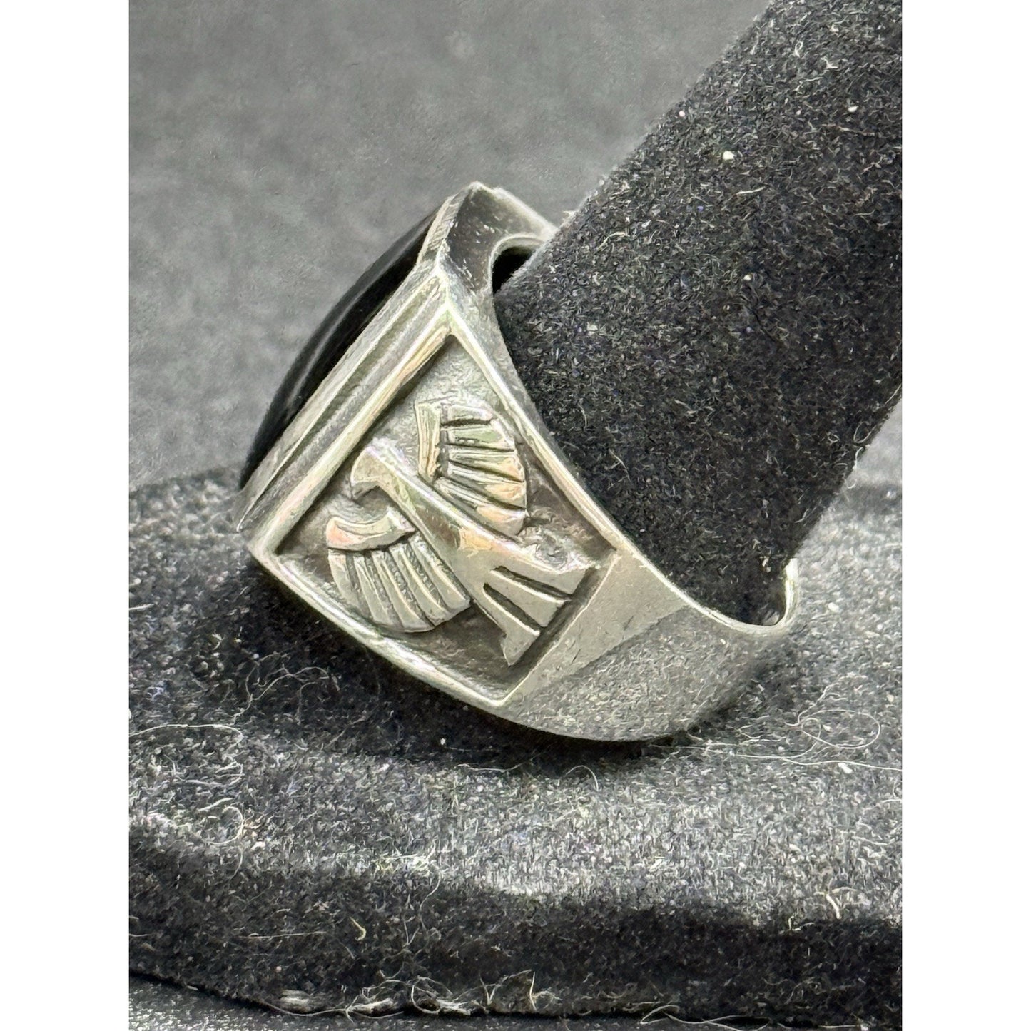 New Condition Sterling Silver Onyx Aztec Eagle Design Signet Size 9.00