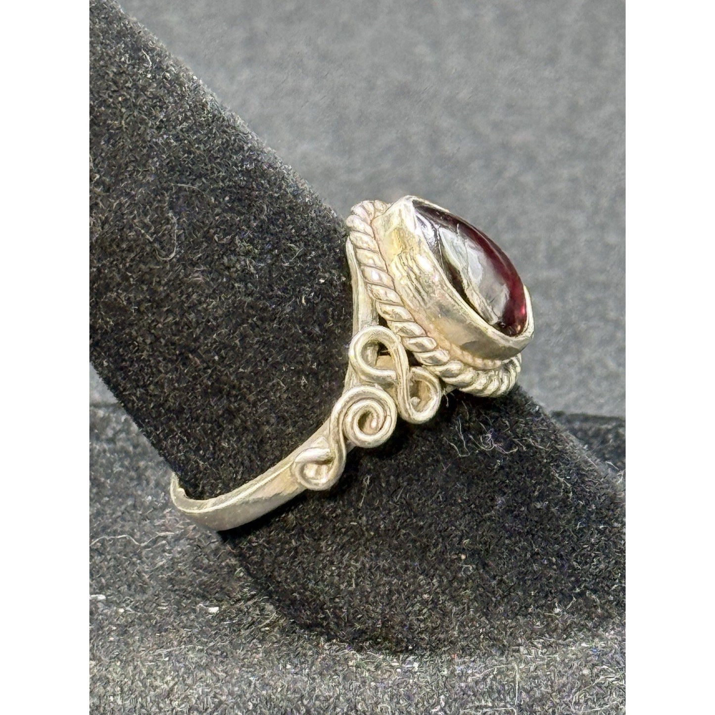 Excellent Used Condition Sterling Silver Genuine Garnet Ring Size 7.00 925 P19