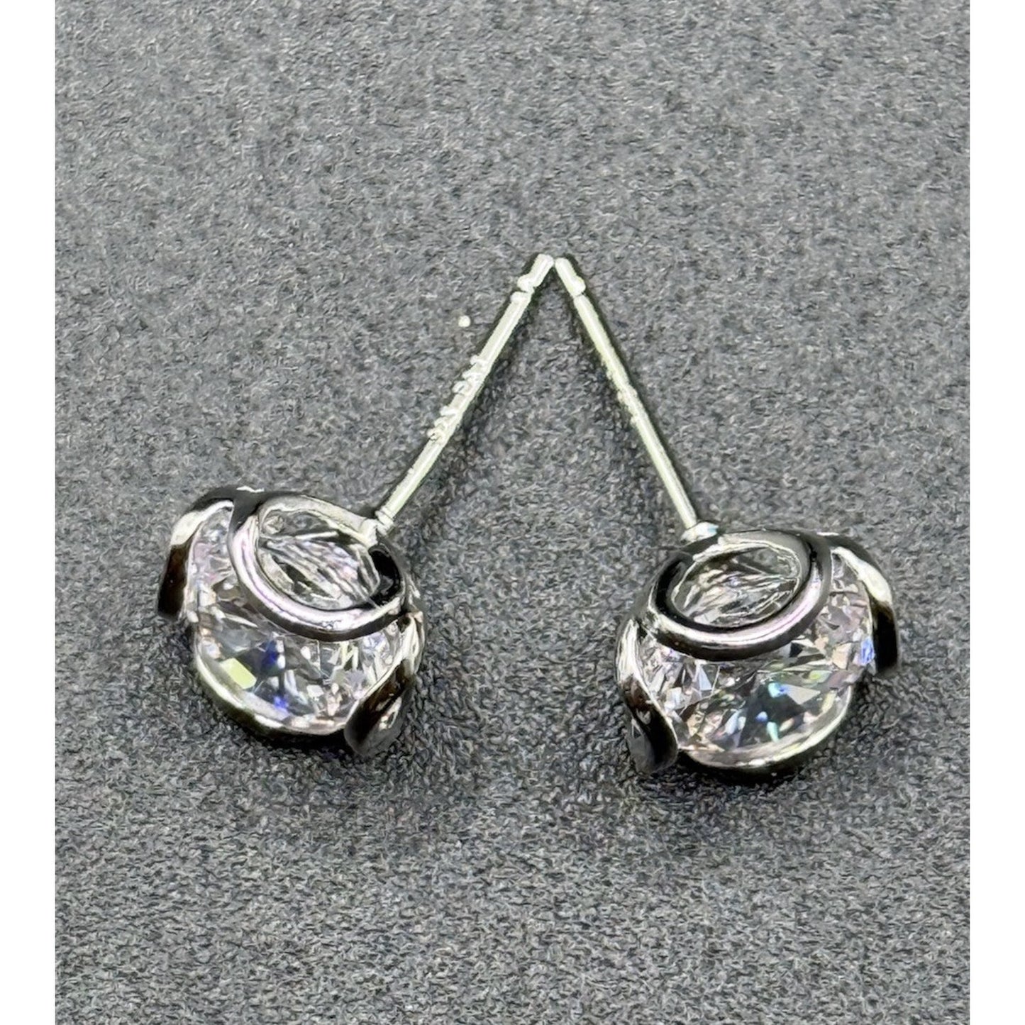 Excellent Used Condition Sterling Silver 4ctw Cubic Zirconia Stud Earrings N19