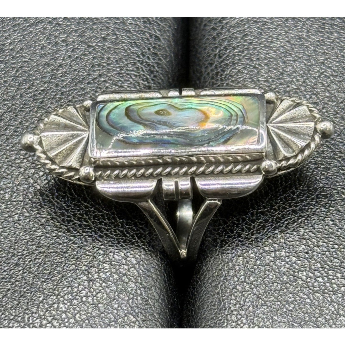 New Condition Sterling Silver Genuine Abelone Art Deco Ring Size 7.00