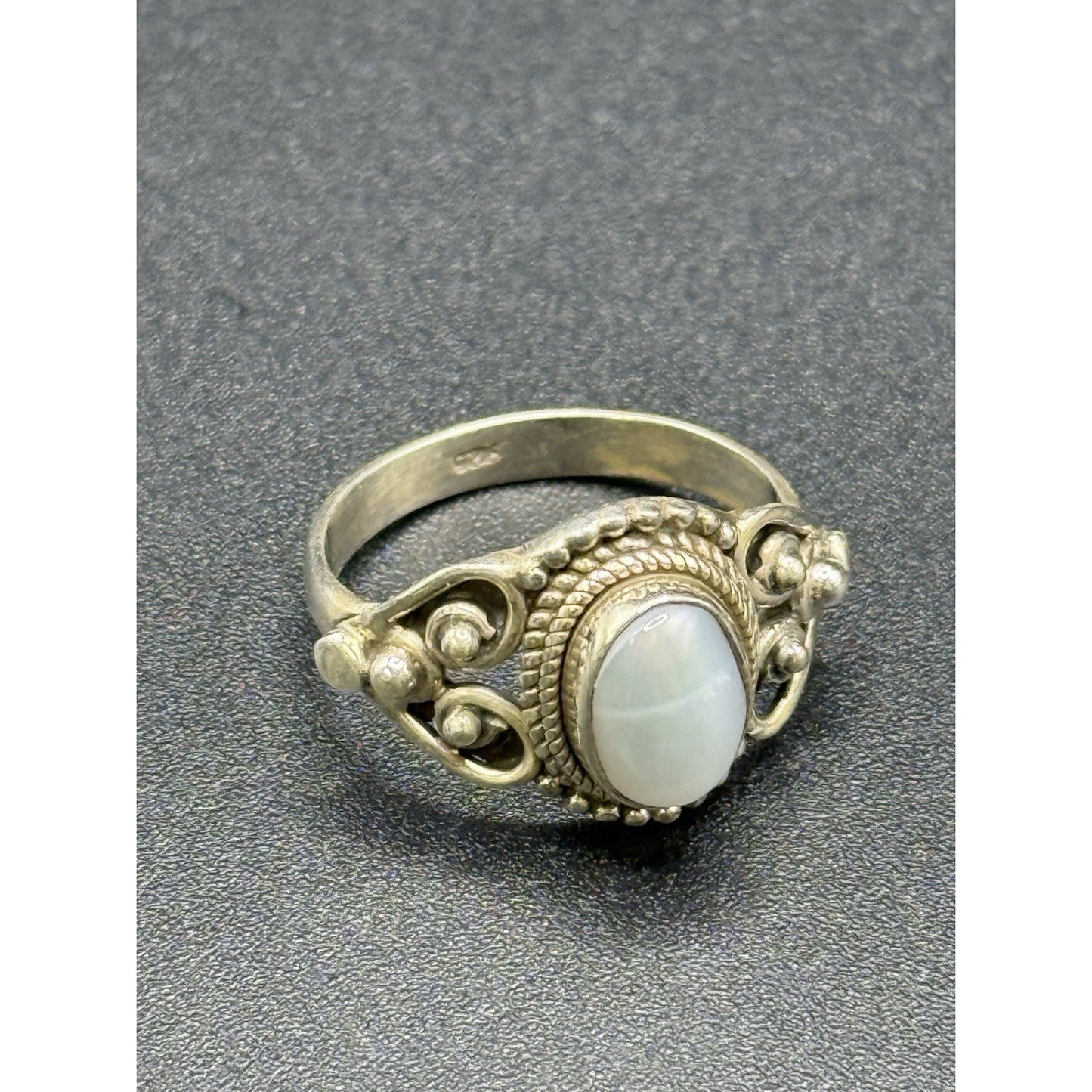 EUC Sterling Silver Genuine Pearl Cabachon Bezel Ring Size 6.00 925 Q21
