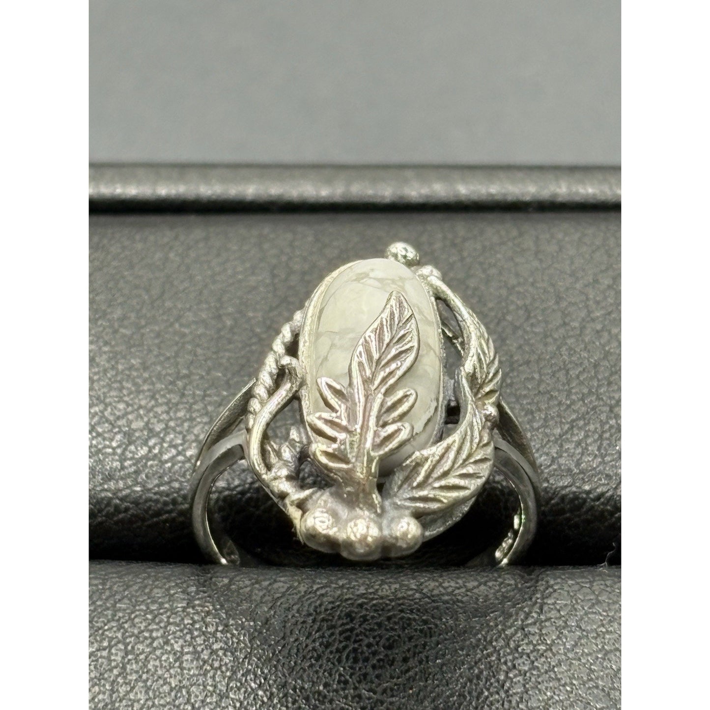 NewCondition SterlingSilver White Buffalo Feather Bezel Ring 4g 23mm 925 Size 7