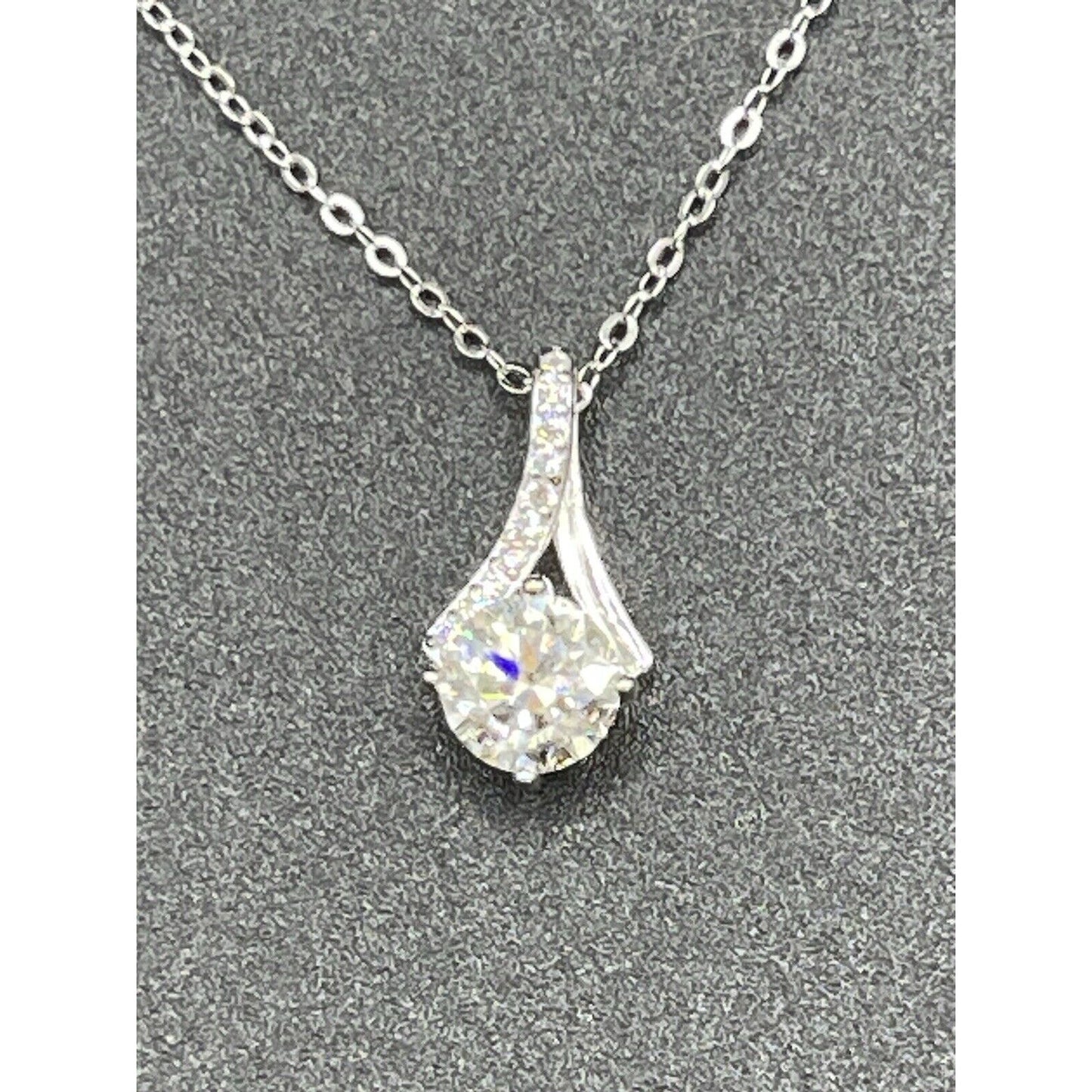 New Condition 18” Sterling Silver 1 Carat Moissanite Pendant Necklace GRA