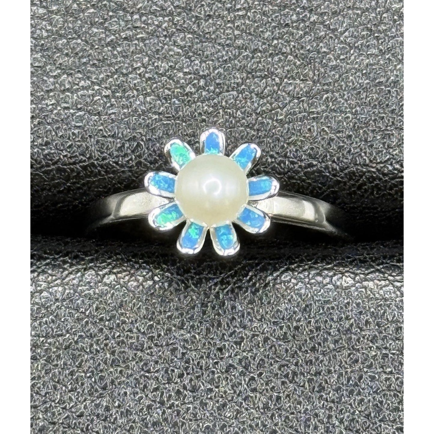 New Condition Sterling Silver Genuine Pearl Lab Opal Flower Ring Size 7.00