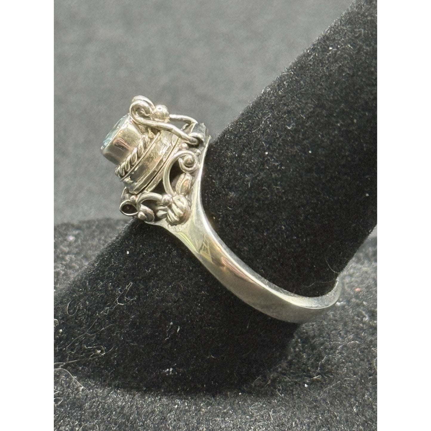 New Condition Sterling Silver Genuine Topaz Poison Ring Size 7.00