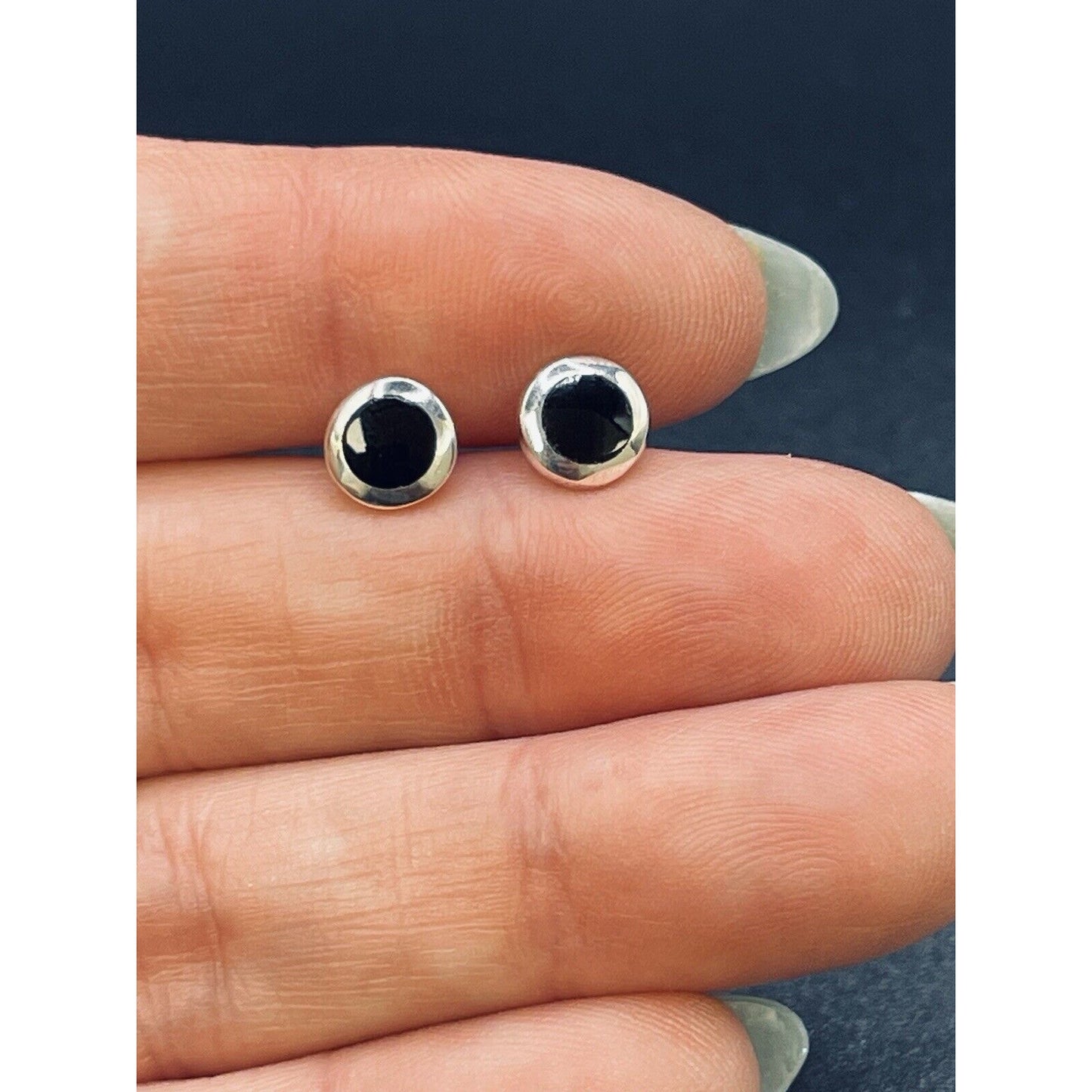 New Condition Sterling Silver 7MM Onyx Stud Plain Earrings