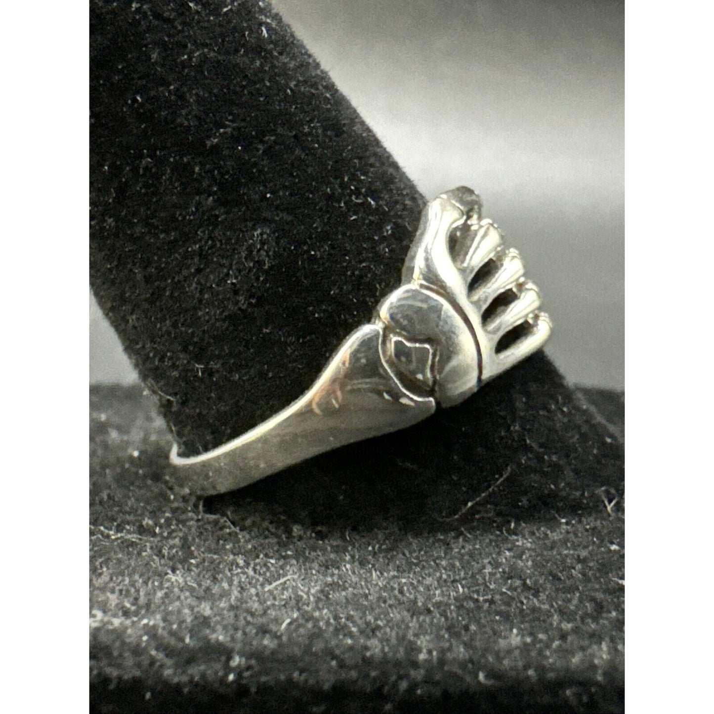 New Condition Sterling Silver Skeleton Hands Ring Size 7