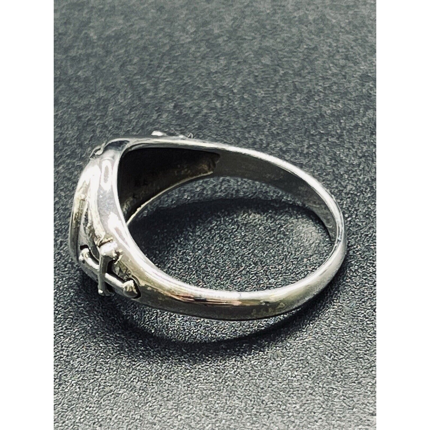 New Condition Sterling Silver Praying Hands Ring Size 10.00 925