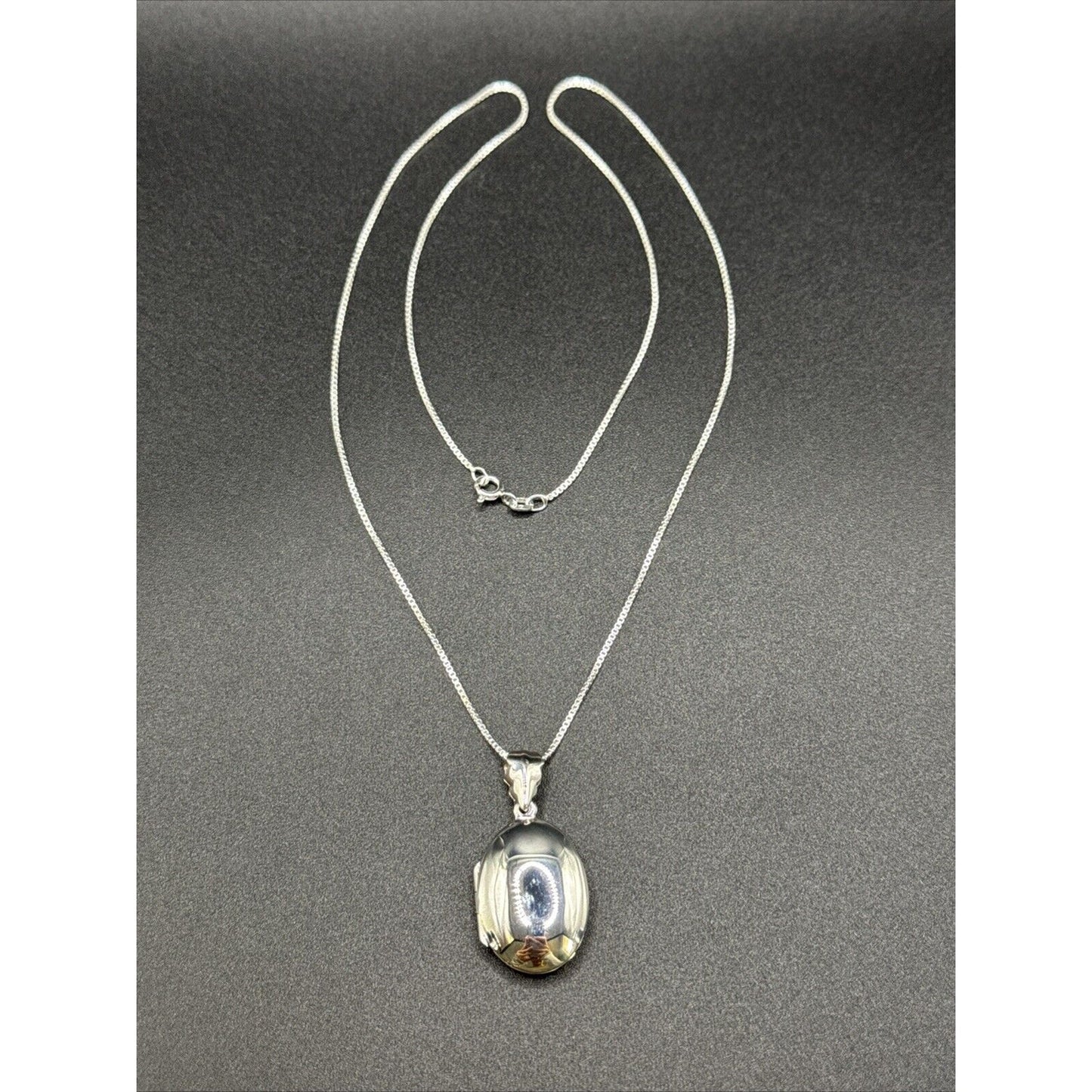 New Condition 20” Sterling Silver Plain Oval Locket Box 925
