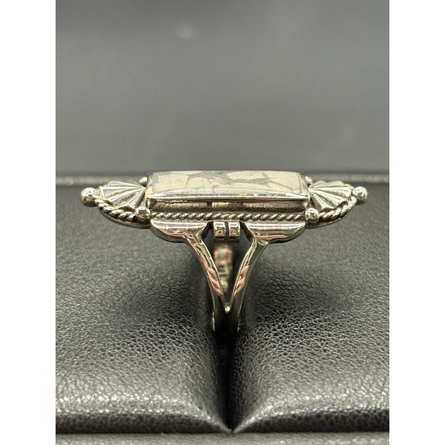 New Condition White Buffalo Sterling Silver Ring Size 6