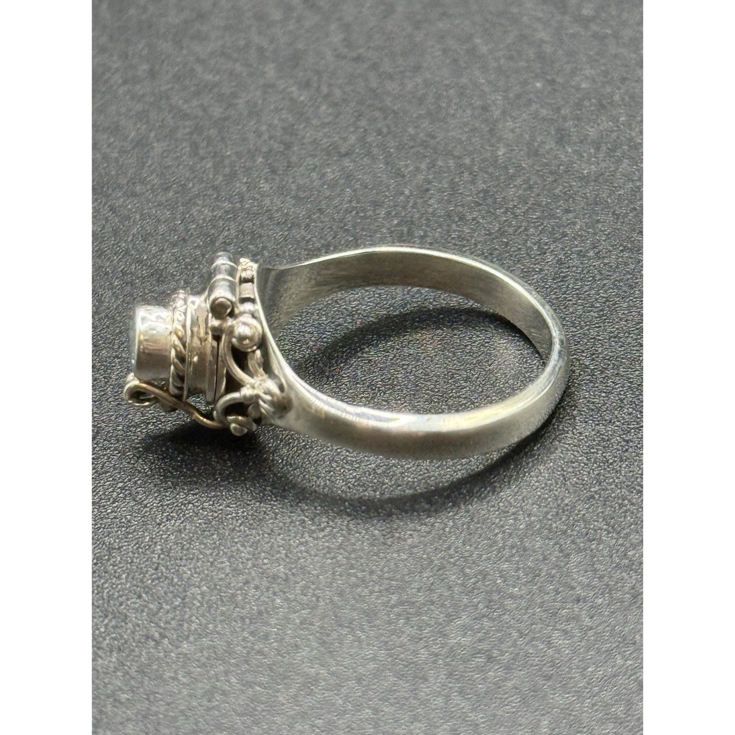 New Condition Sterling Silver Genuine Topaz Poison Ring Size 7.00