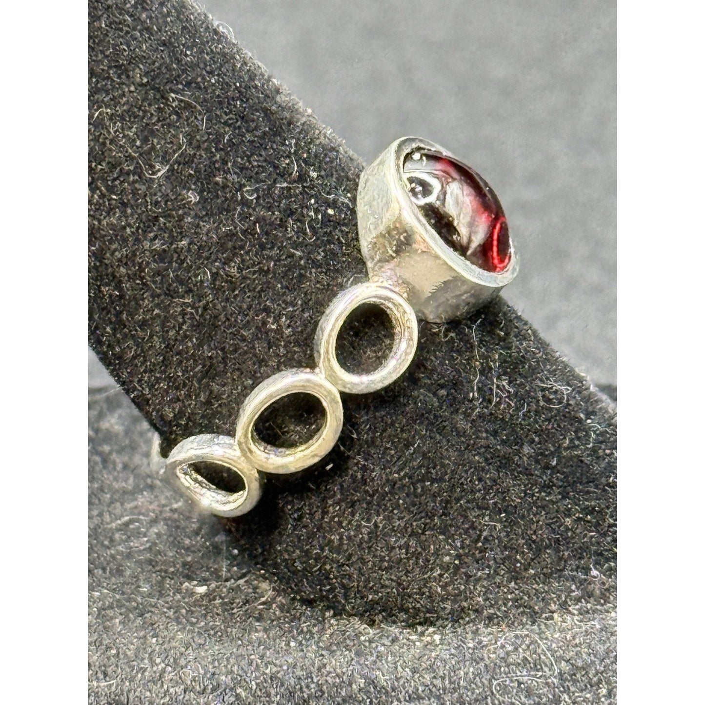 New Condition Sterling Silver Genuine Garnet Ring Size 7.00 925 P19