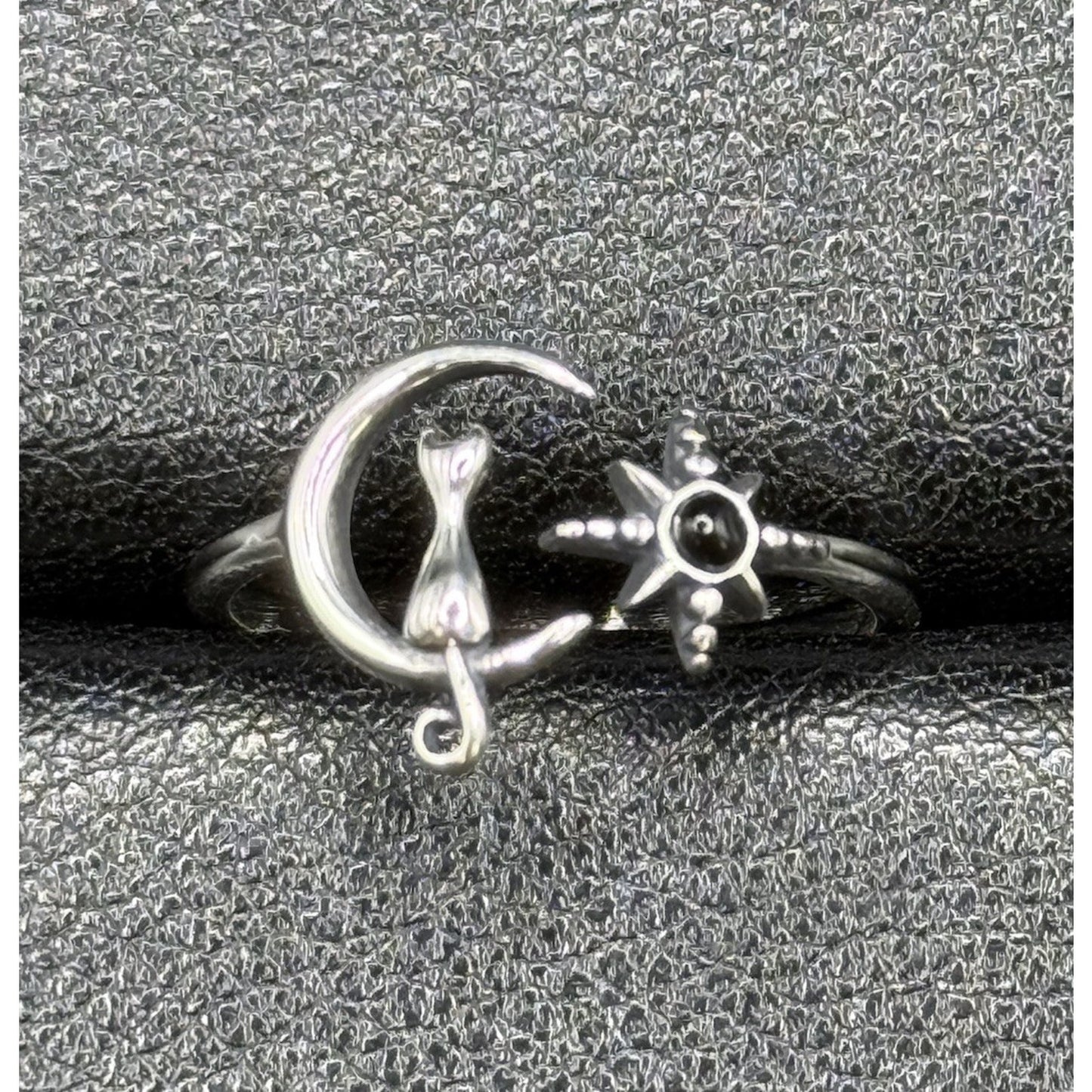 New Condition Sterling Silver Cat Moon Genuine Onyx Ring Size 7.00 Adjustable