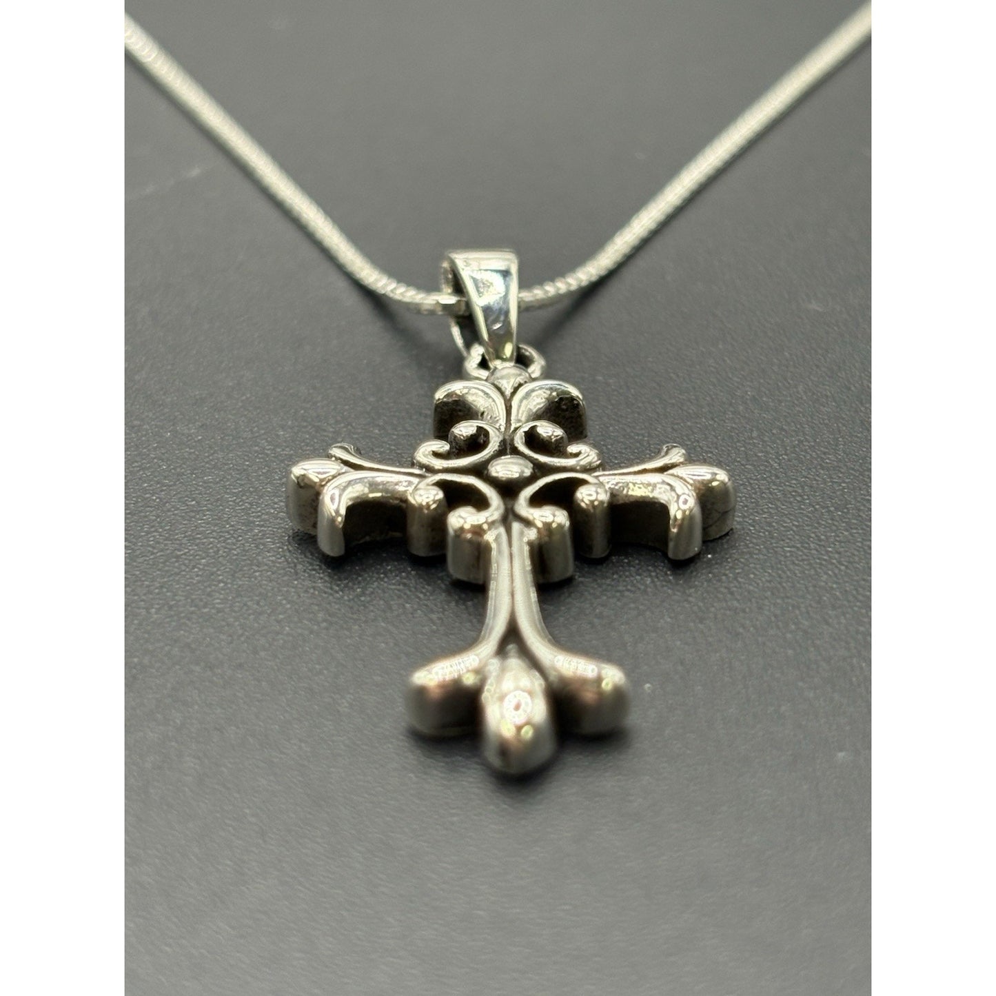 20" New Condition Sterling Silver Gothic Cross Pendant Necklace