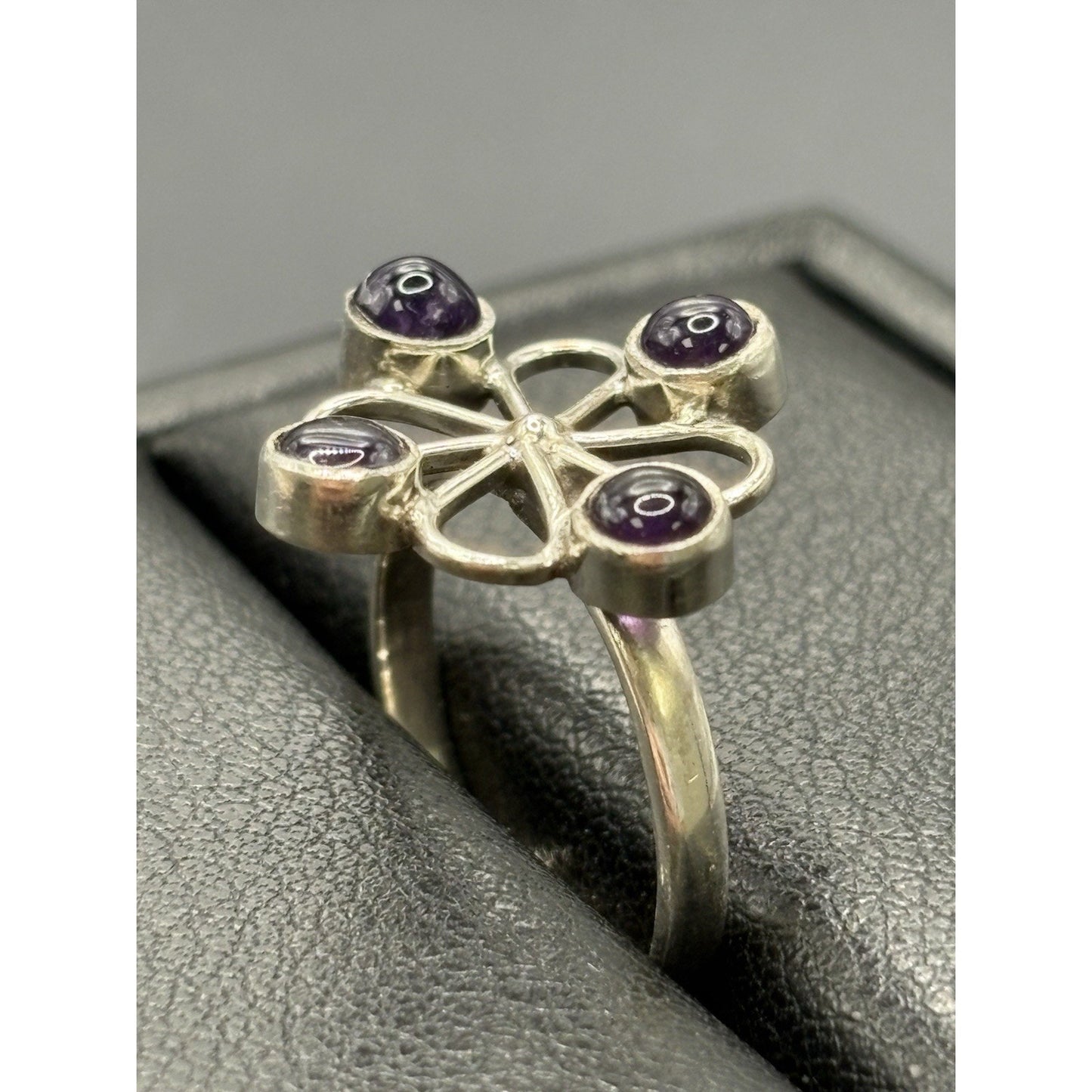 New Condition Sterling Silver Genuine Amethyst Ring size 7