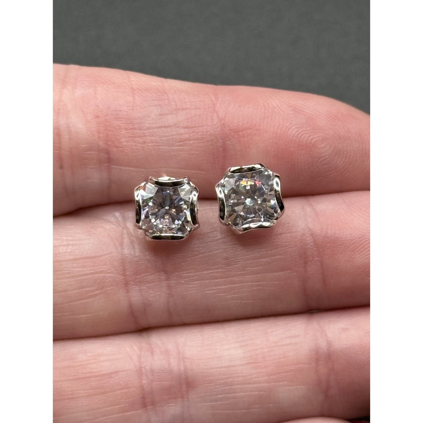 Excellent Used Condition Sterling Silver 4ctw Cubic Zirconia Stud Earrings N19