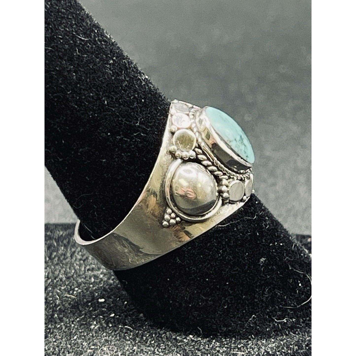 New Condition Sterling Silver Bali Style Turquoise Ring Size 7.00