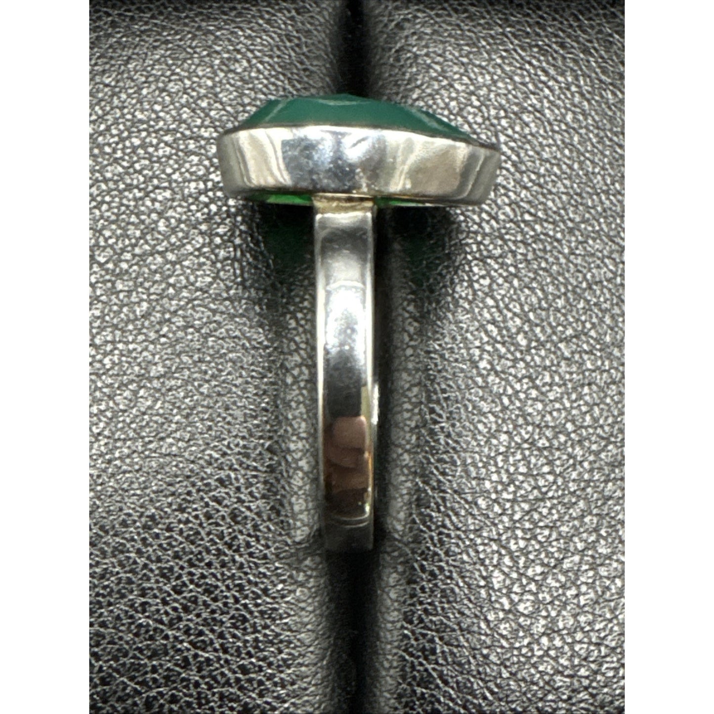 EUC Sterling Silver Green Chalcedony Pear Ring Size 9.75 U2