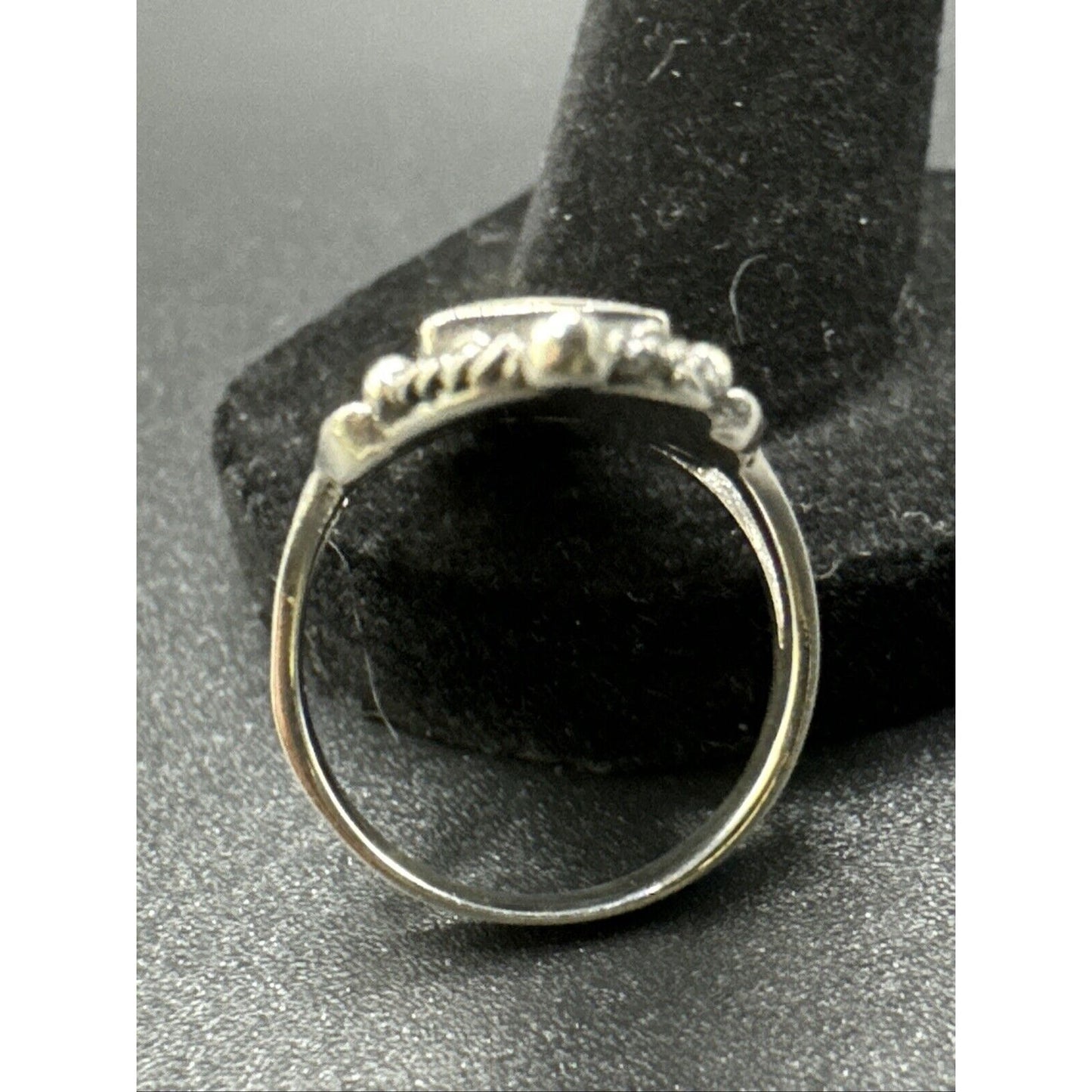 New Condition Sterling Silver 7RI24 White Buffalo Ring Size 9.75