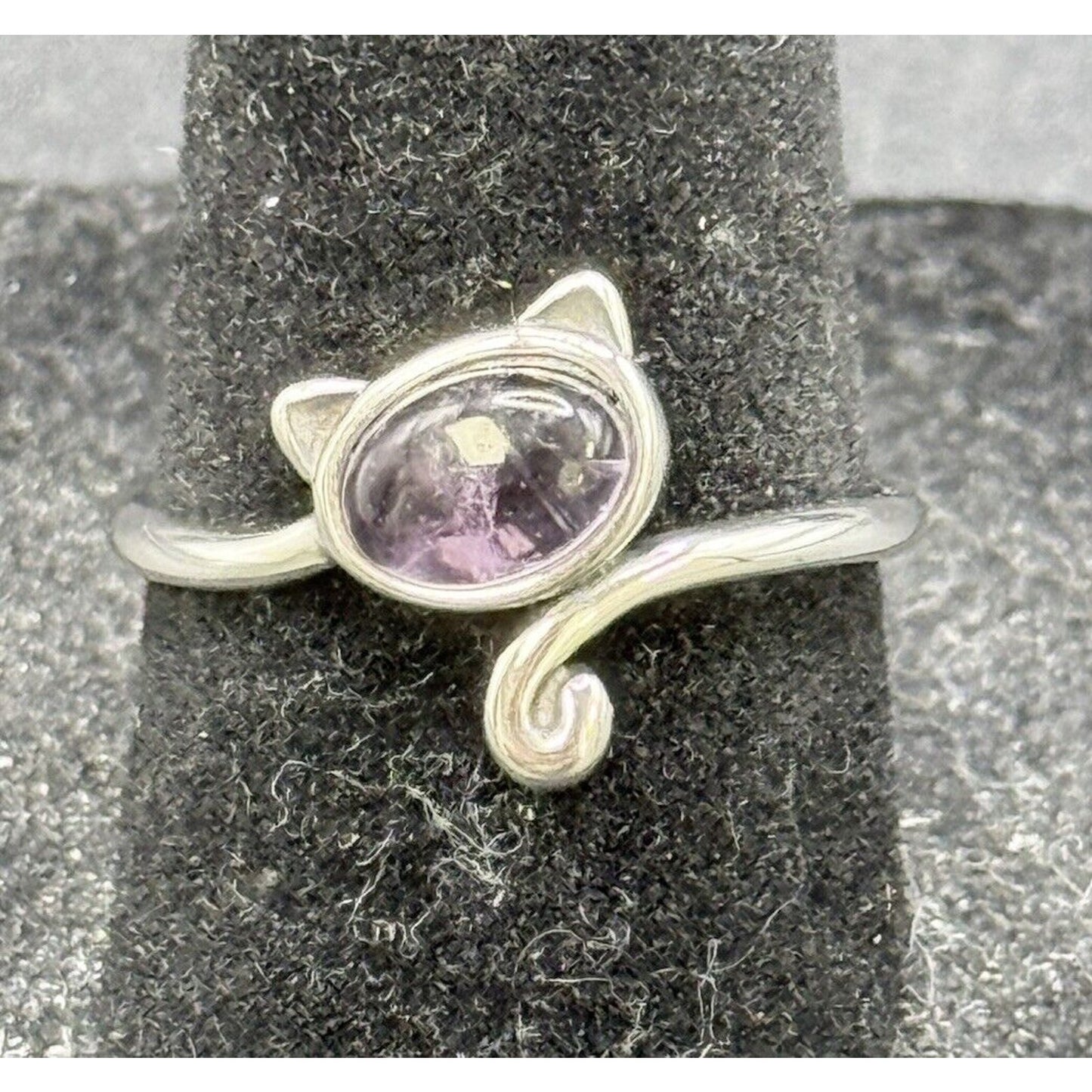 New Condition Sterling Silver Genuine Amethyst Cat Ring Size 7.00