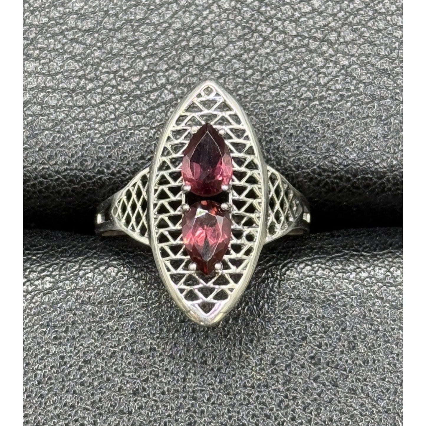 EUC Sterling Silver Genuine Double Pear Garnet Ring Size 8.00 Tested P31