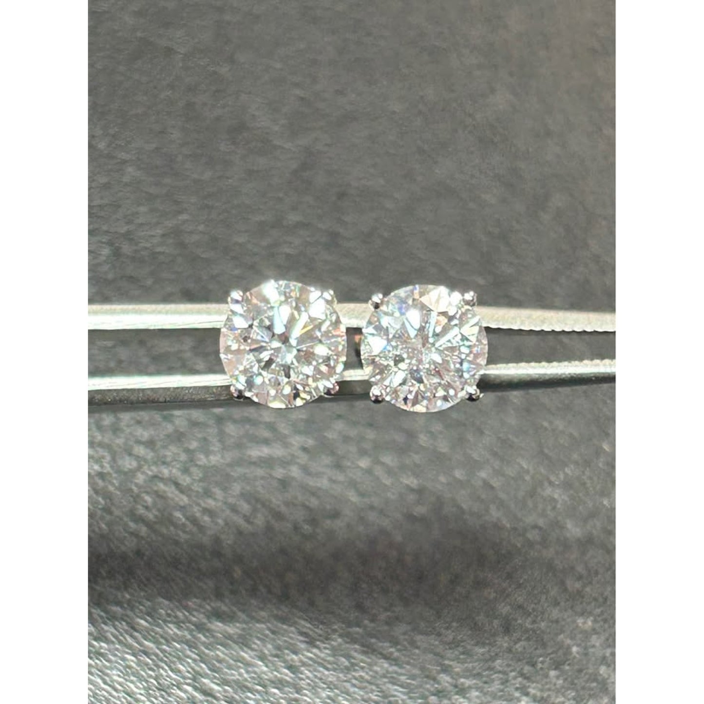 3.09 Total weight Round Brilliant Lab Grown Diamond F Color VS2 Clarity IGI Certified