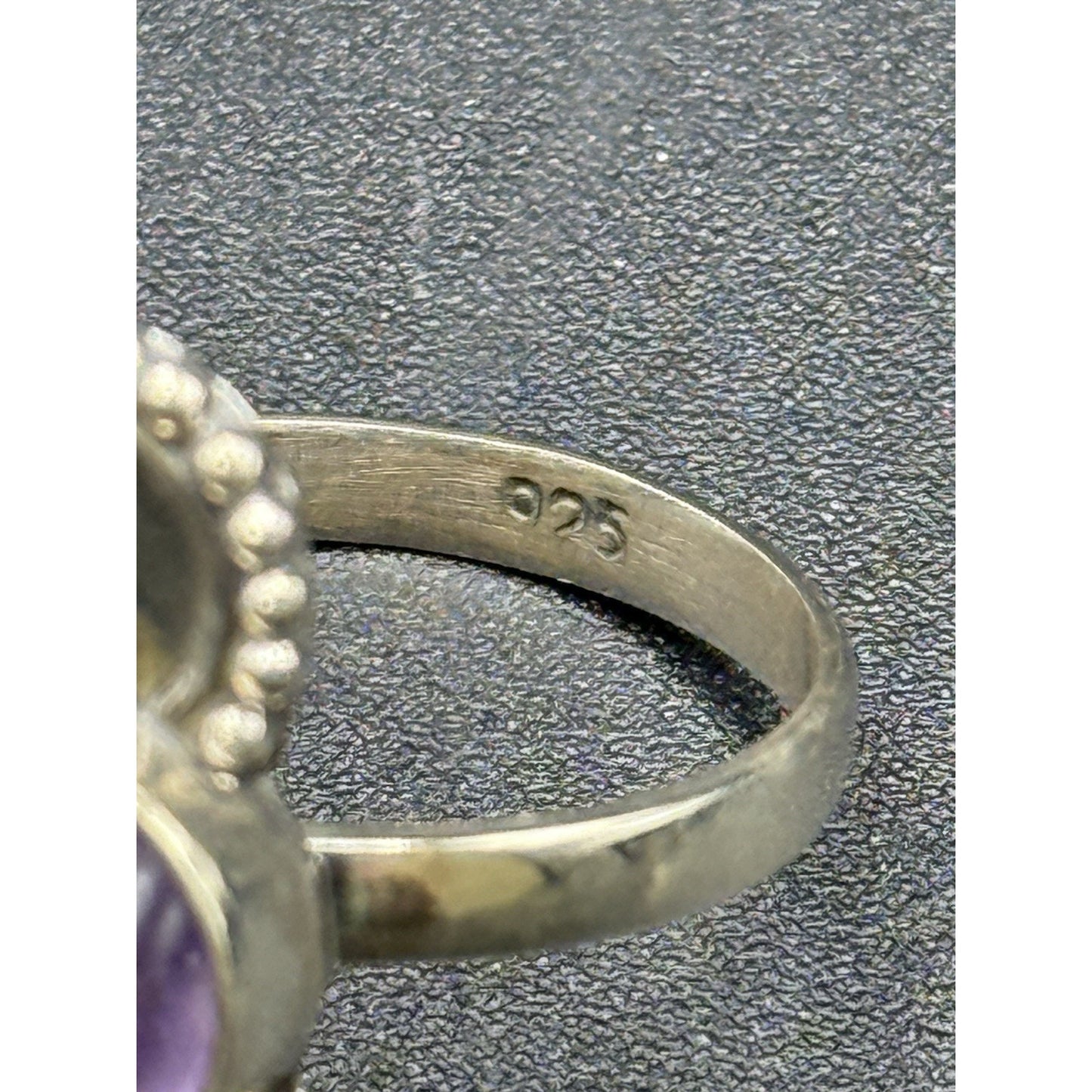 EUC Genuine Amethyst Ring Size 7.00 925 Q21